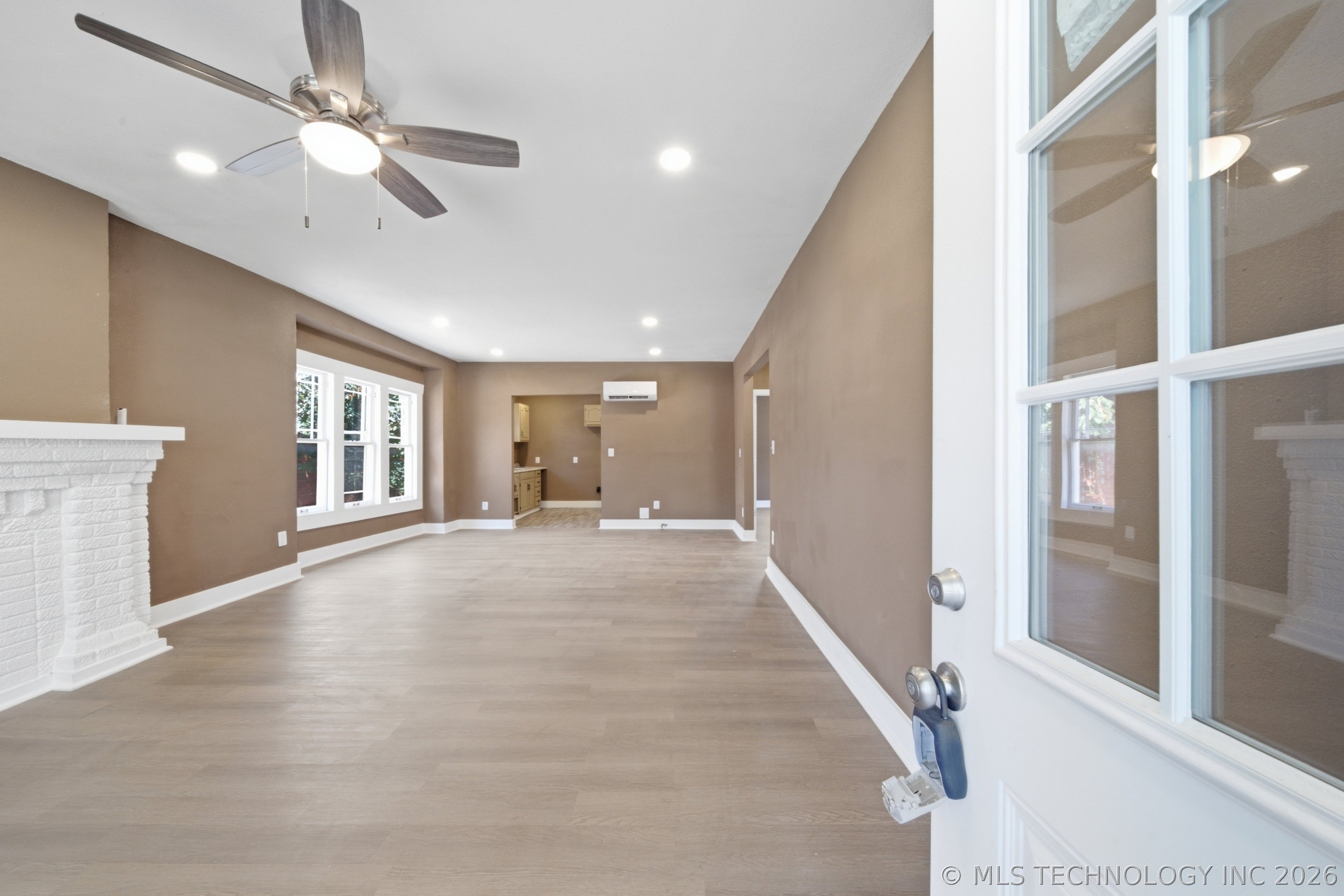 806 S Price Street Property Photo 6
