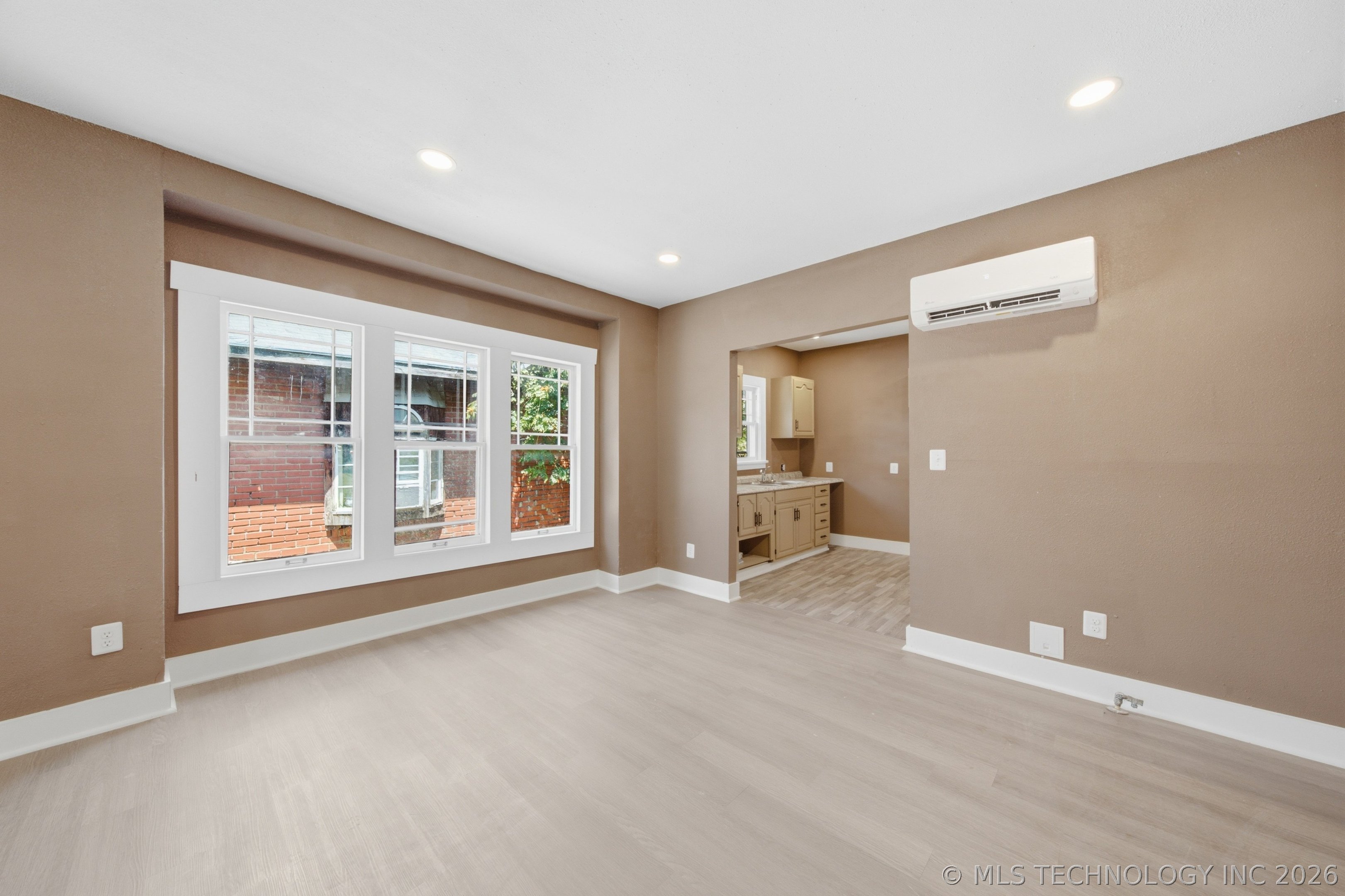 806 S Price Street Property Photo 8