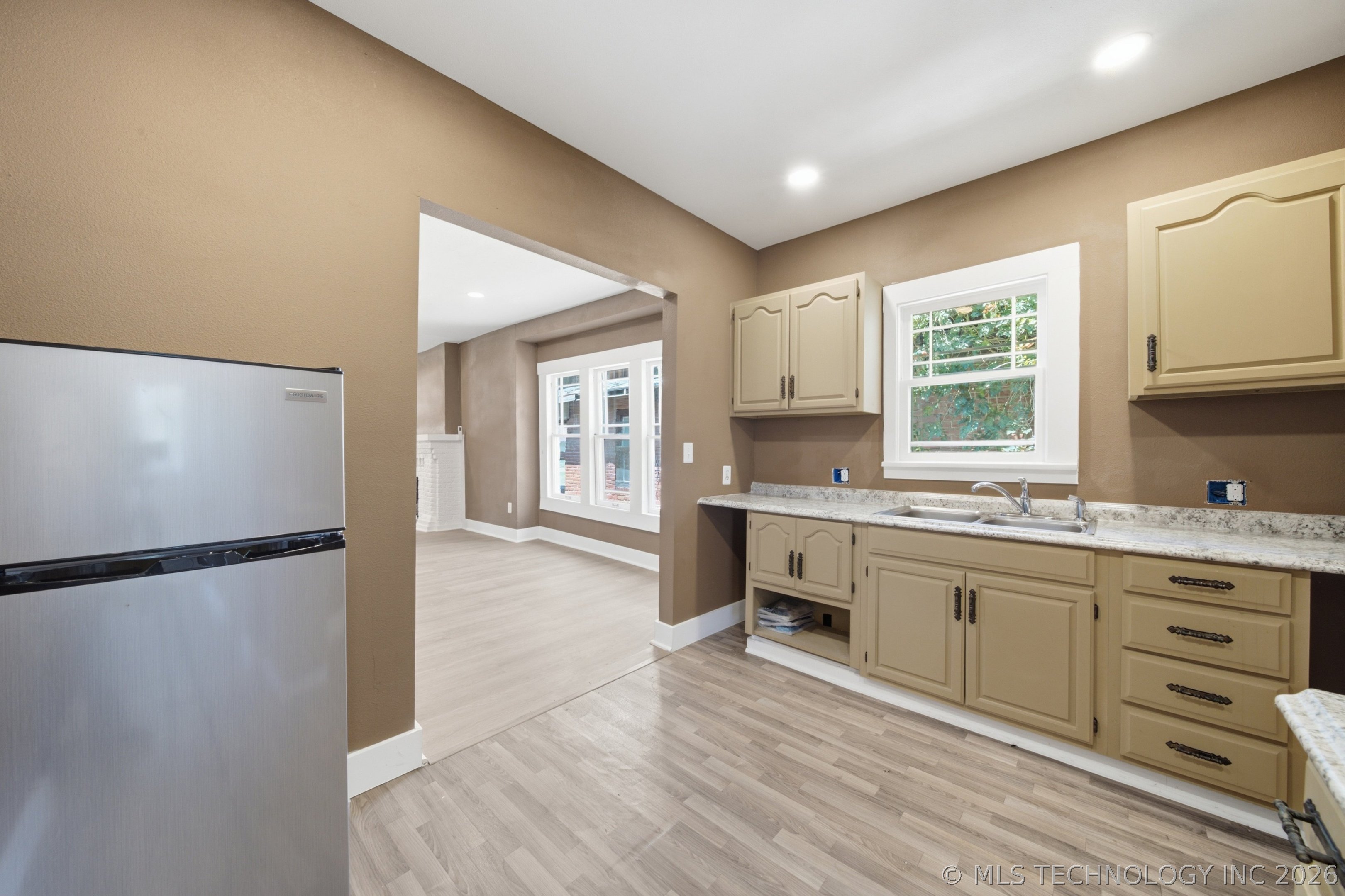806 S Price Street Property Photo 11