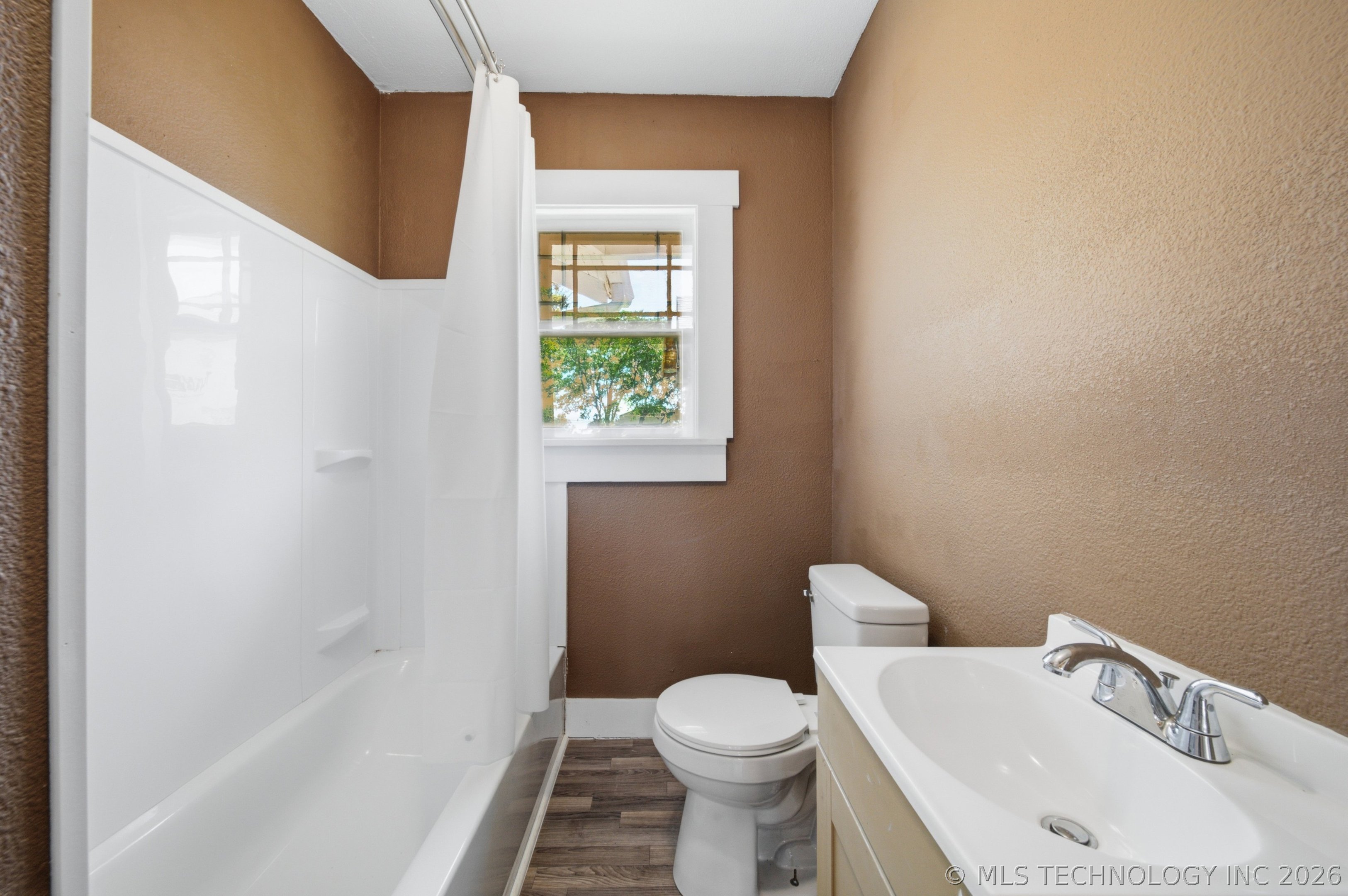 806 S Price Street Property Photo 16