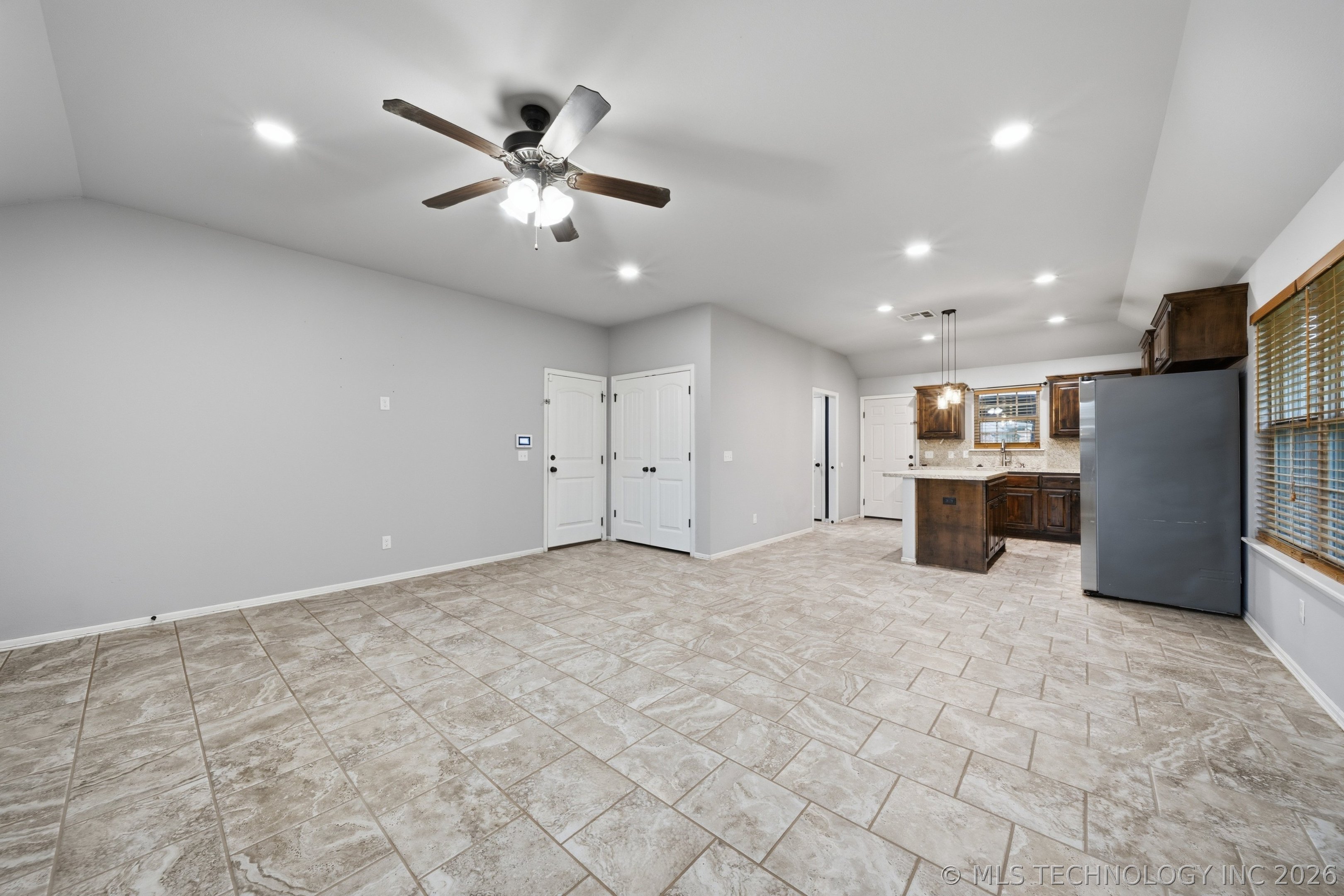 225 E Bryan Avenue Property Photo 5