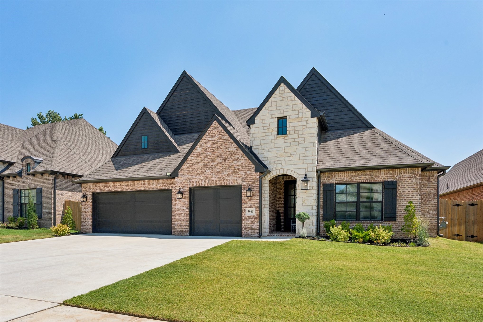3909 S Dogwood Boulevard Property Photo 1