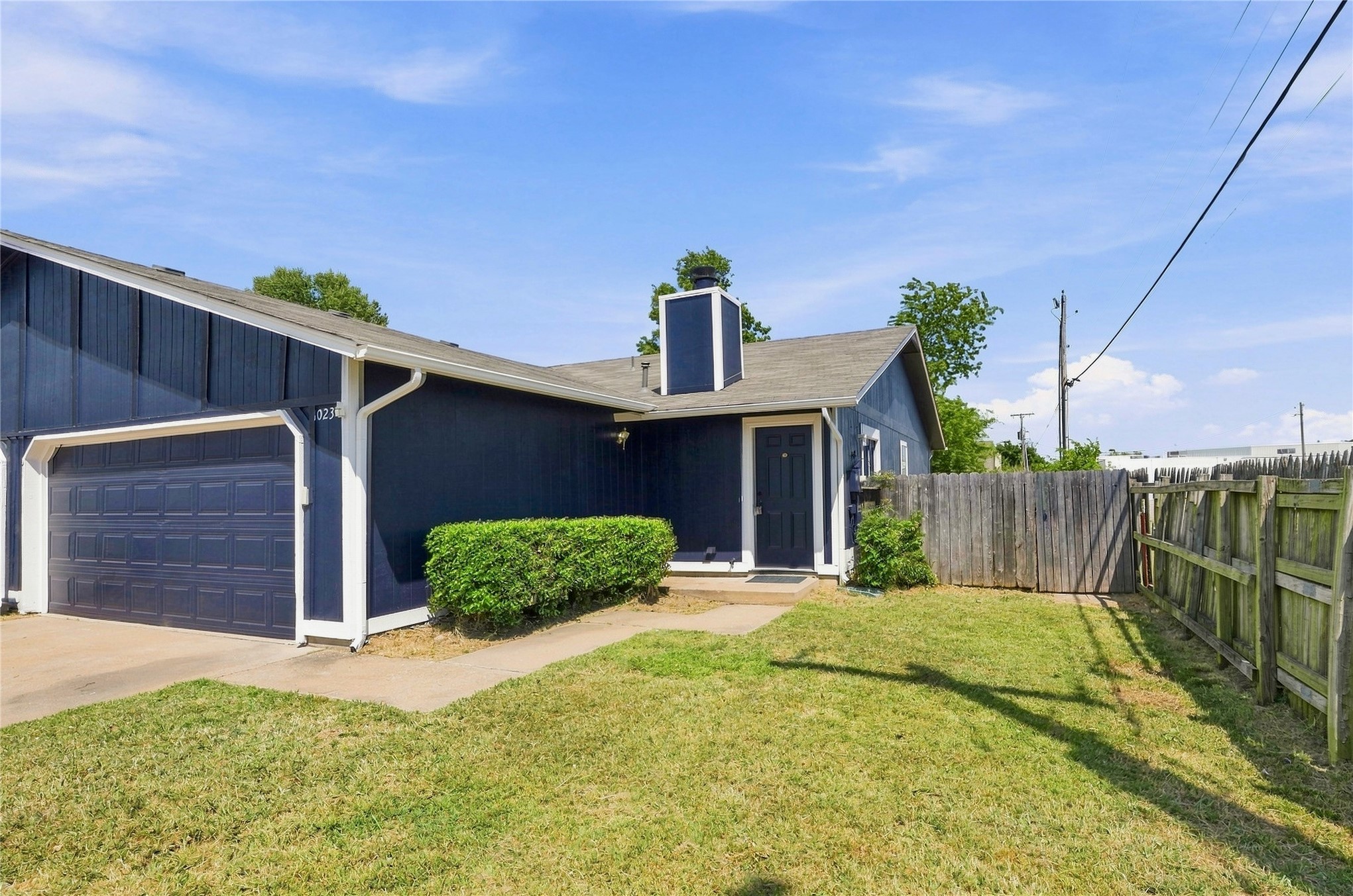 1023 N Redbud Avenue Property Photo 1