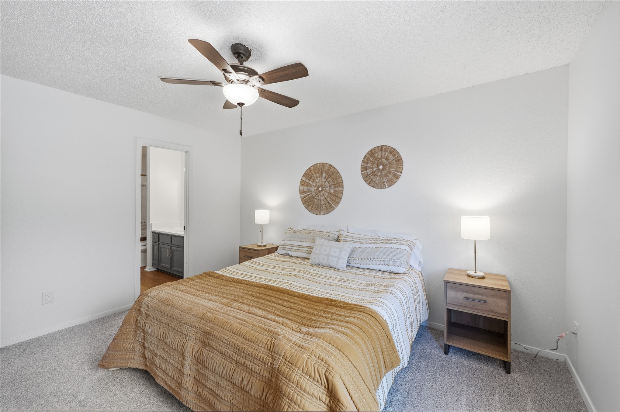 1023 N Redbud Avenue Property Photo 15