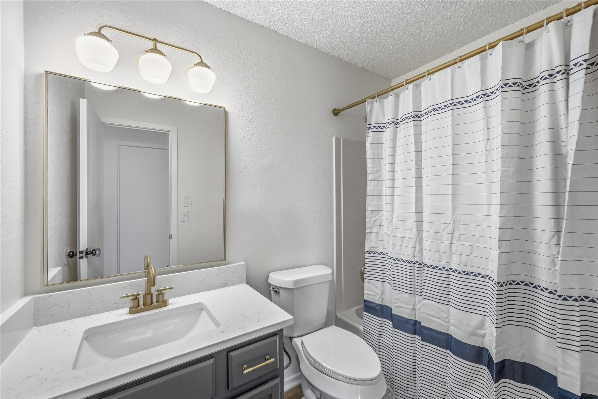 1023 N Redbud Avenue Property Photo 20