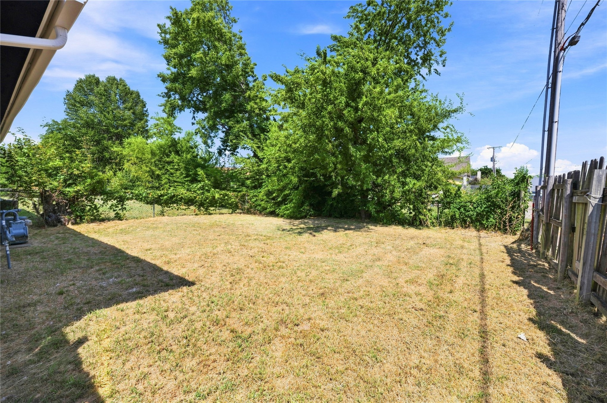 1023 N Redbud Avenue Property Photo 25