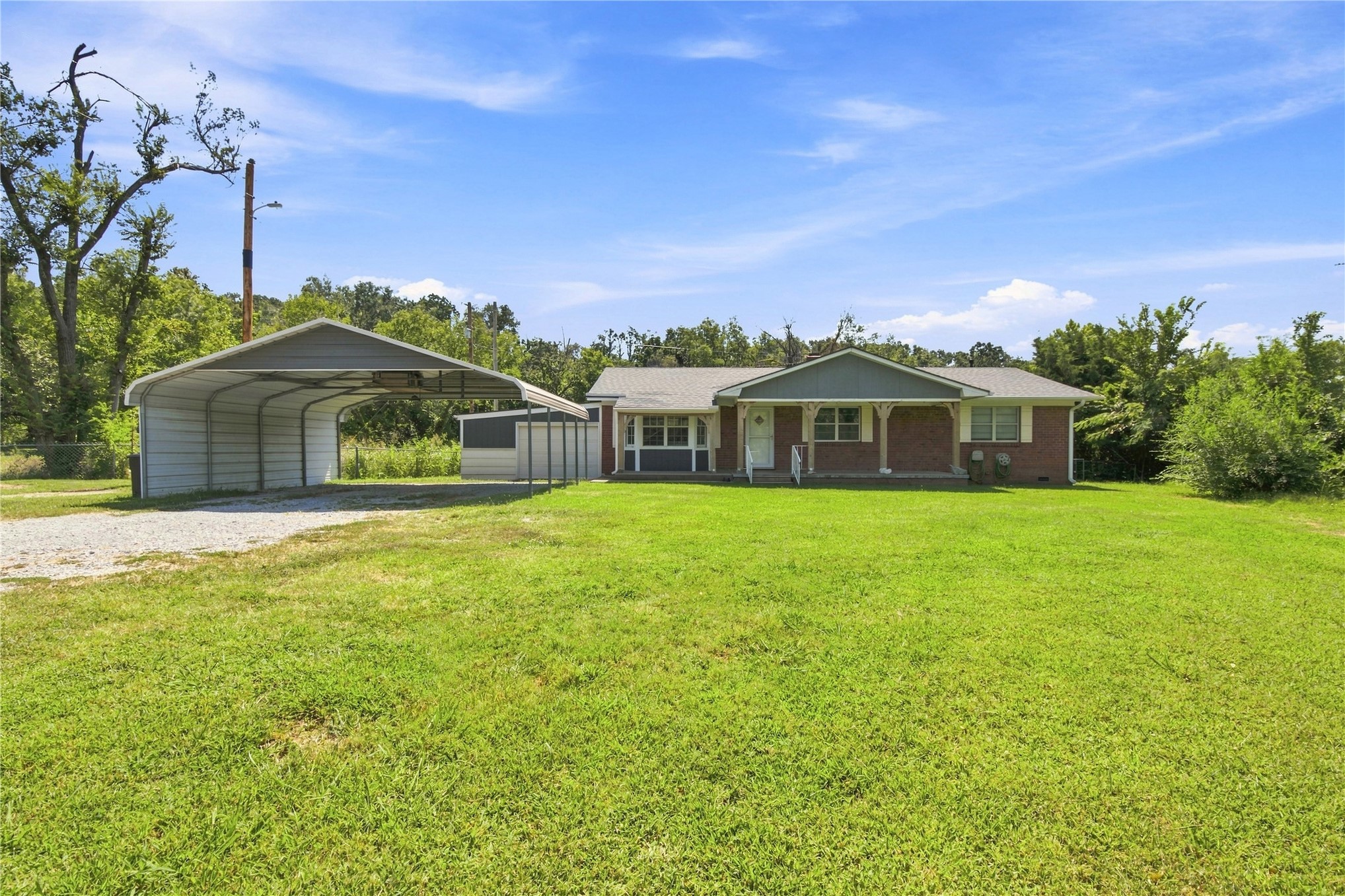 2424 N State Highway 82 Highway Property Photo 1