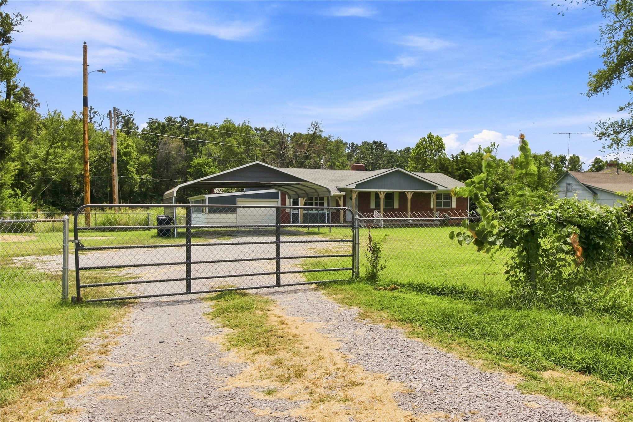 2424 N State Highway 82 Highway Property Photo 2