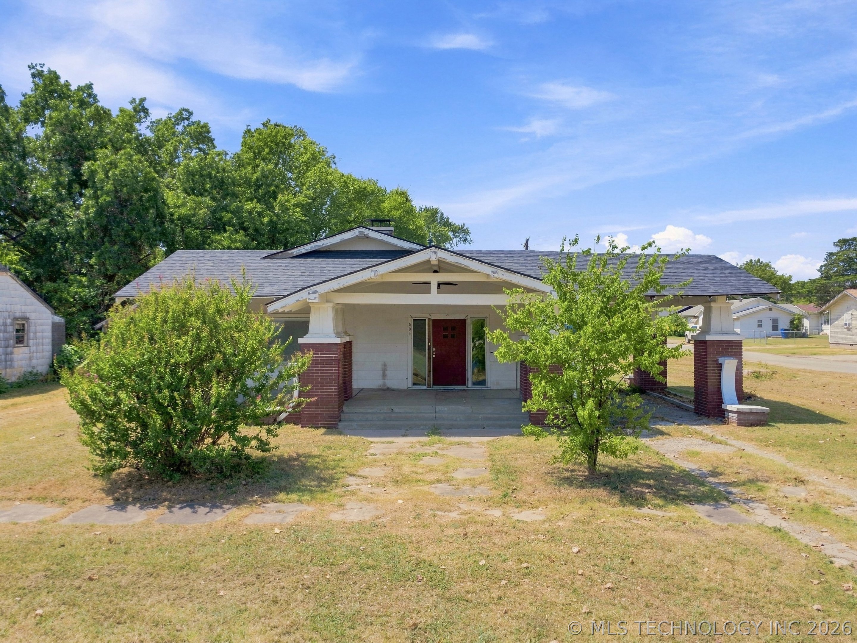 603 S Wood Avenue Property Photo 2