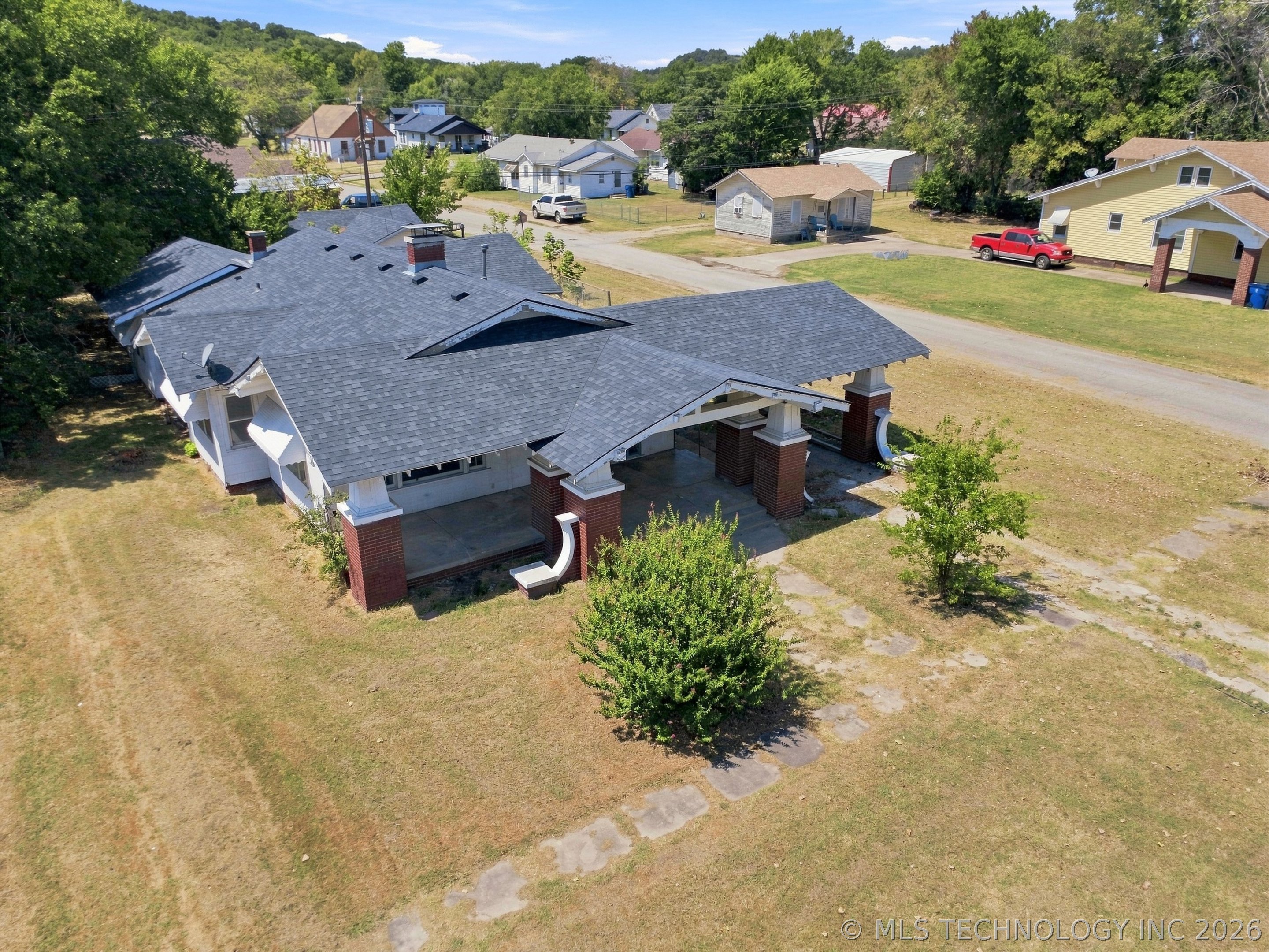 603 S Wood Avenue Property Photo 3