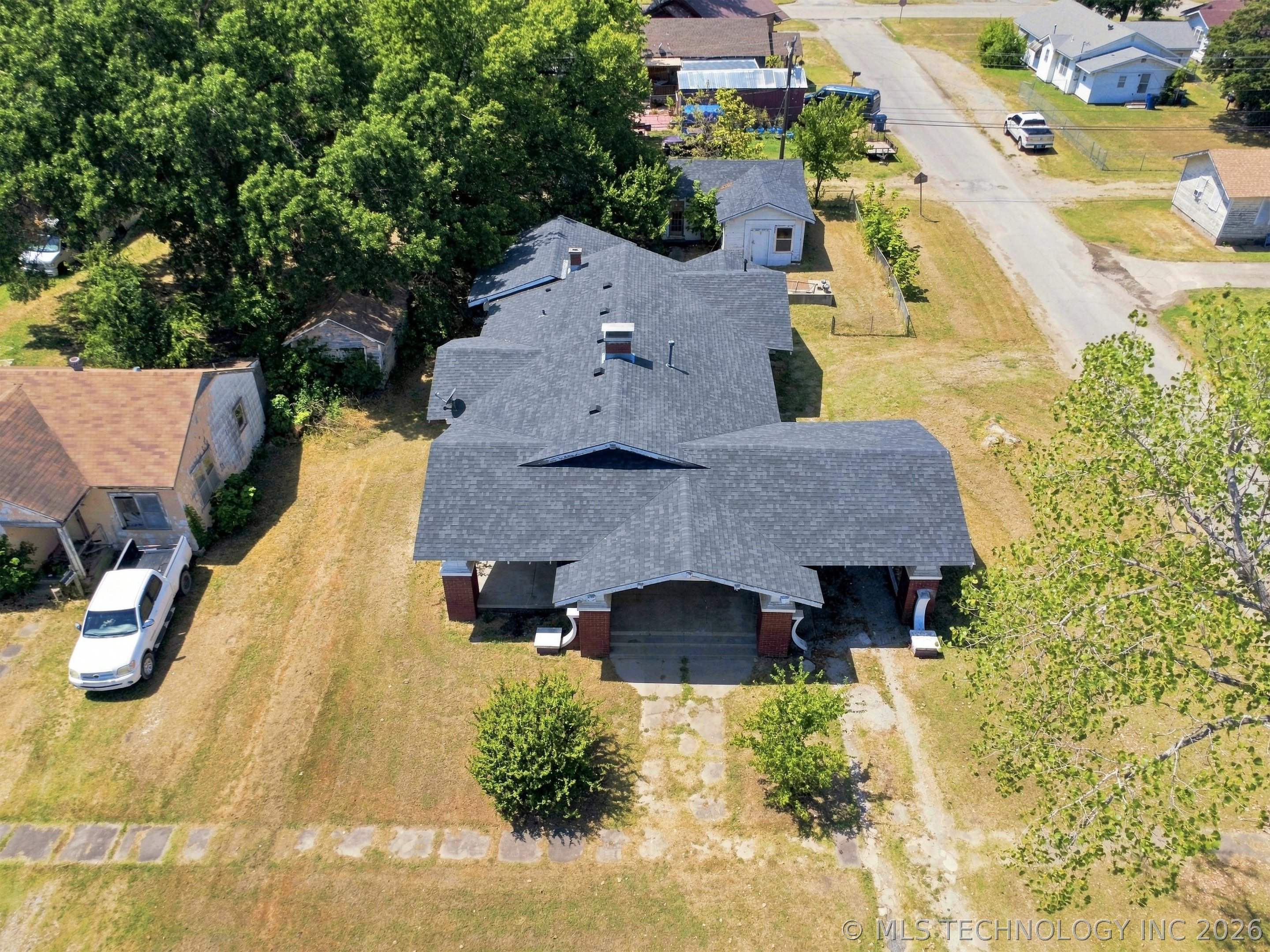 603 S Wood Avenue Property Photo 4