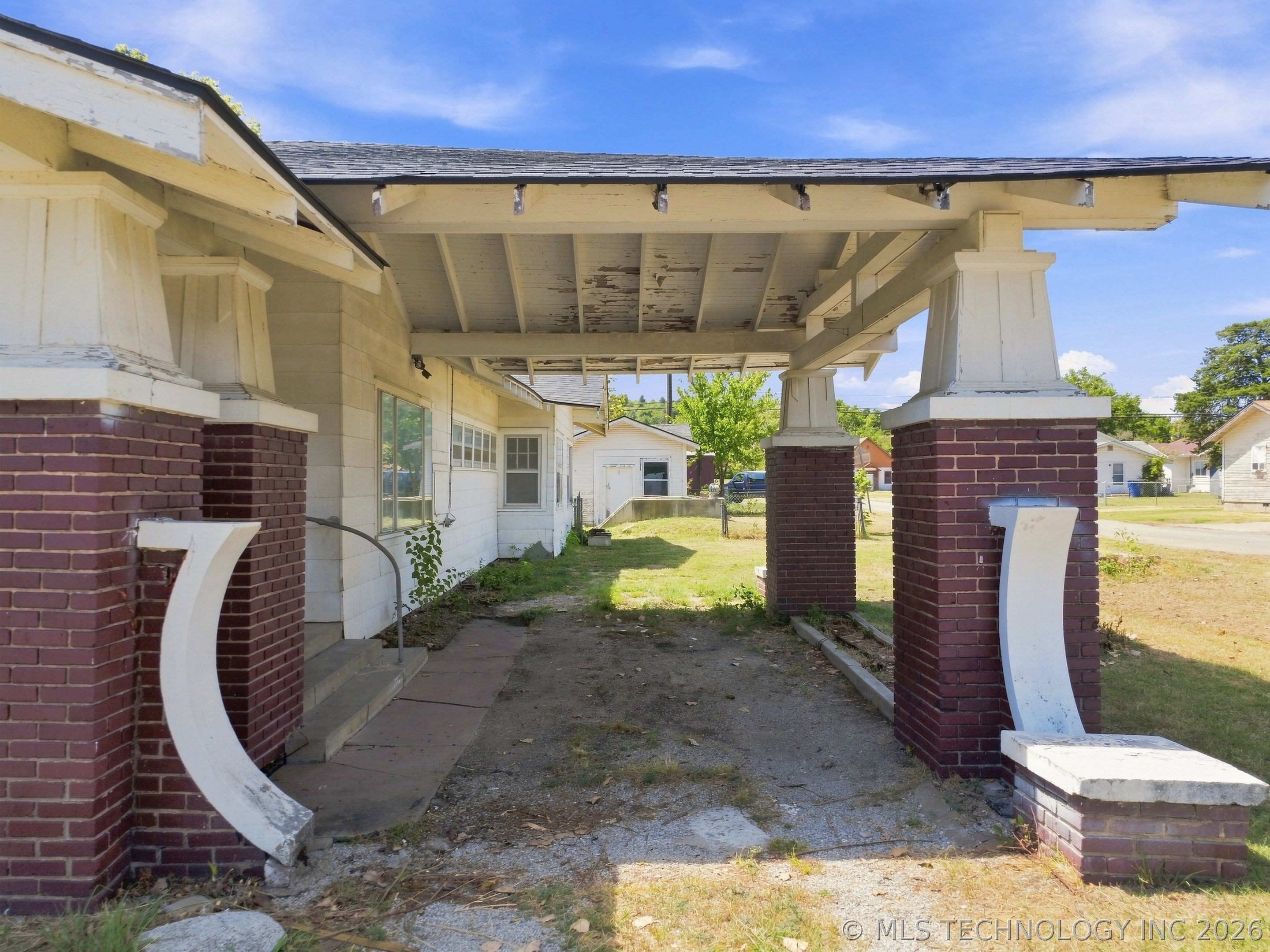 603 S Wood Avenue Property Photo 7