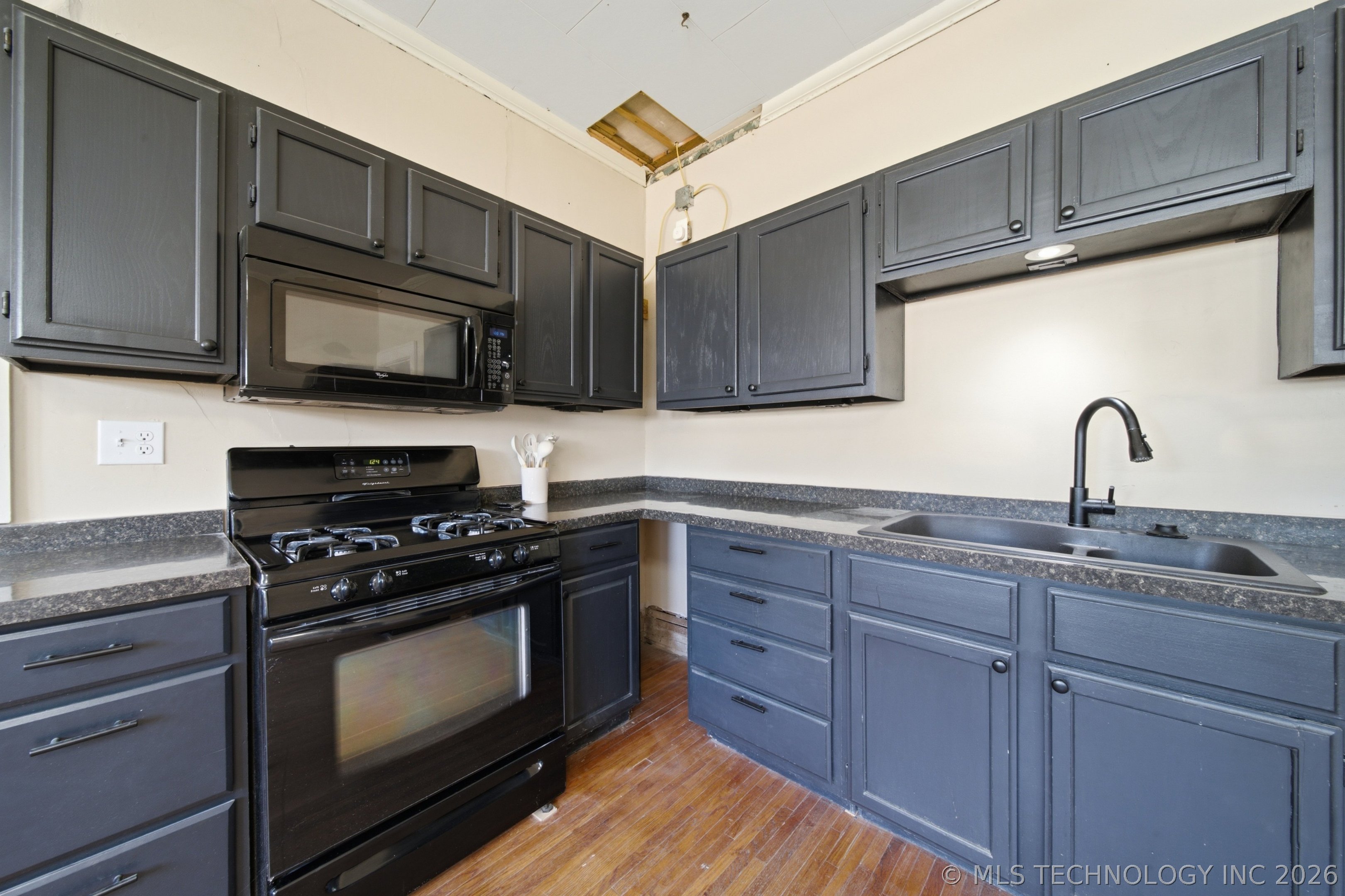 603 S Wood Avenue Property Photo 13
