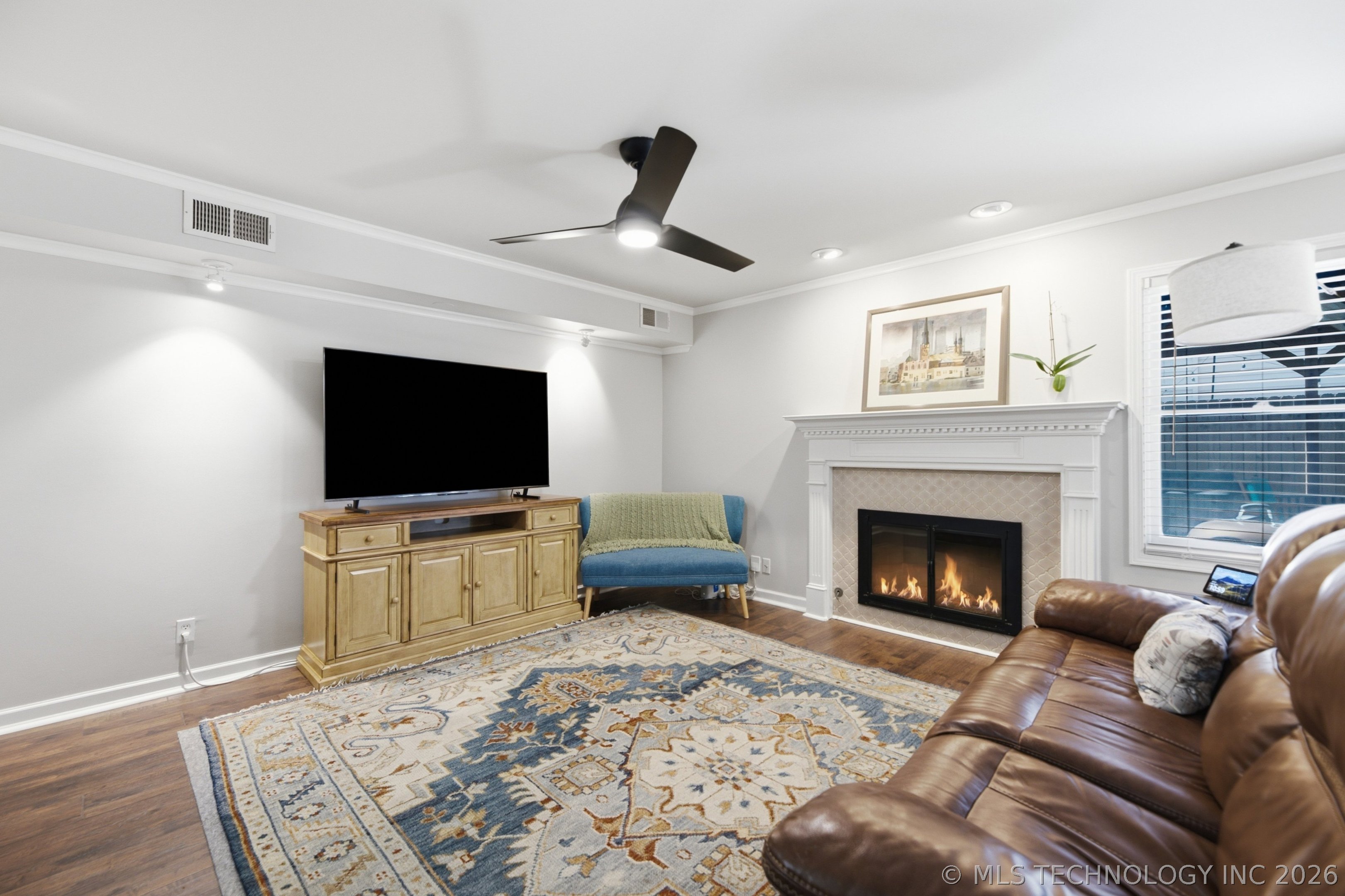 1334 E 48th Street Property Photo 3