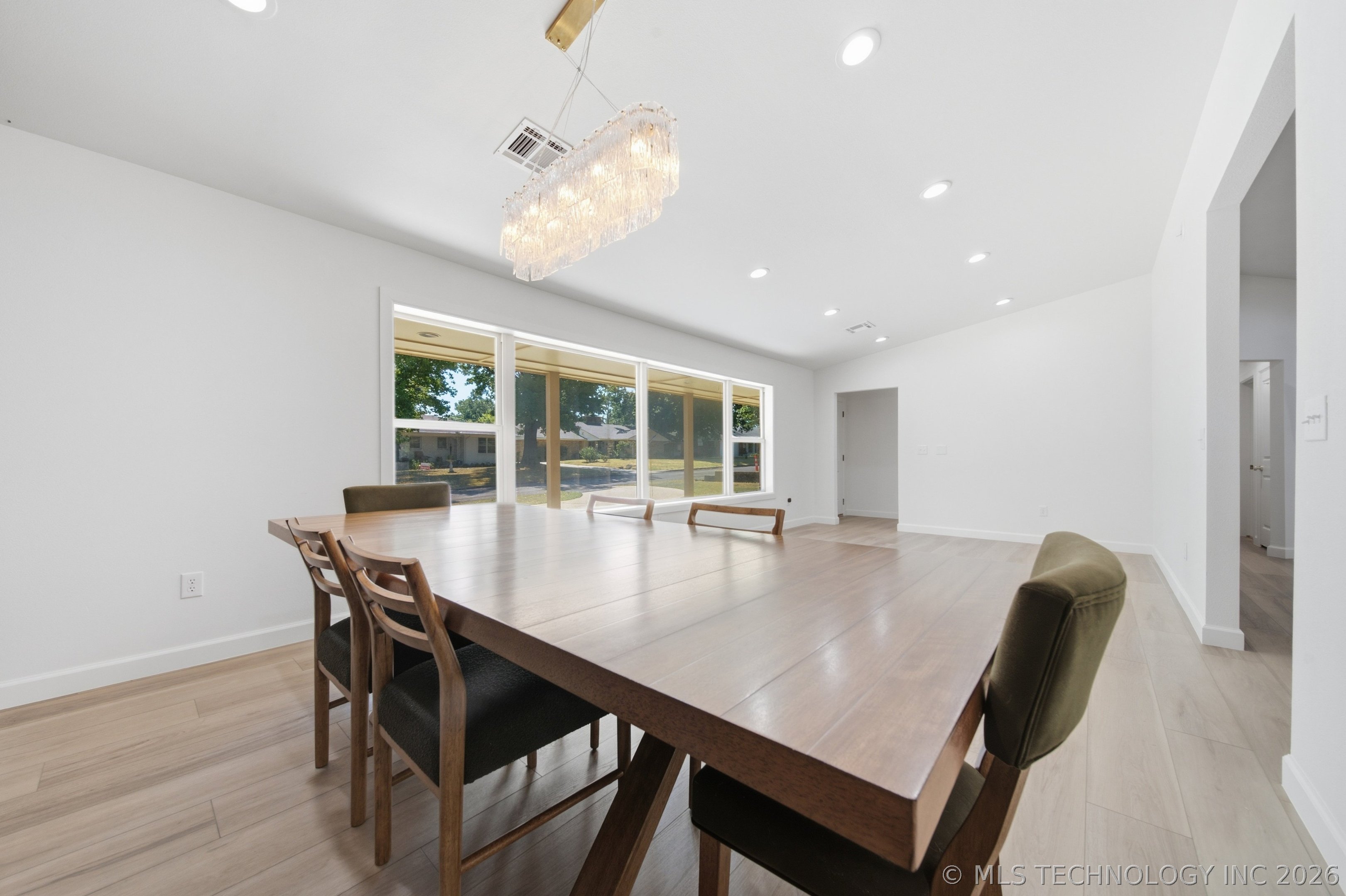 1746 S Erie Place Property Photo 8