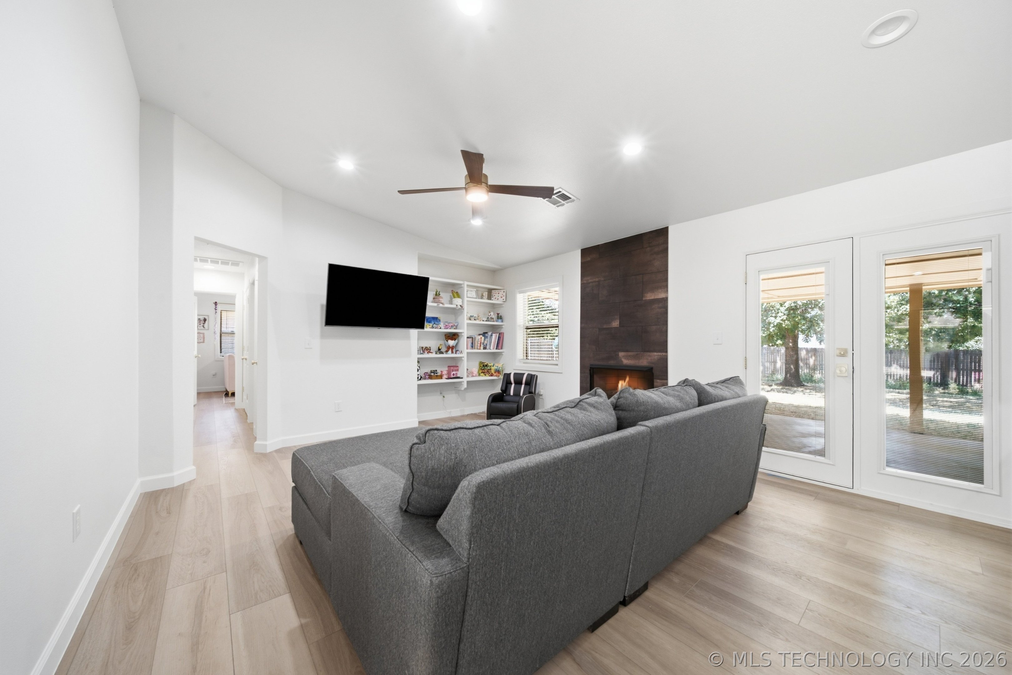 1746 S Erie Place Property Photo 10