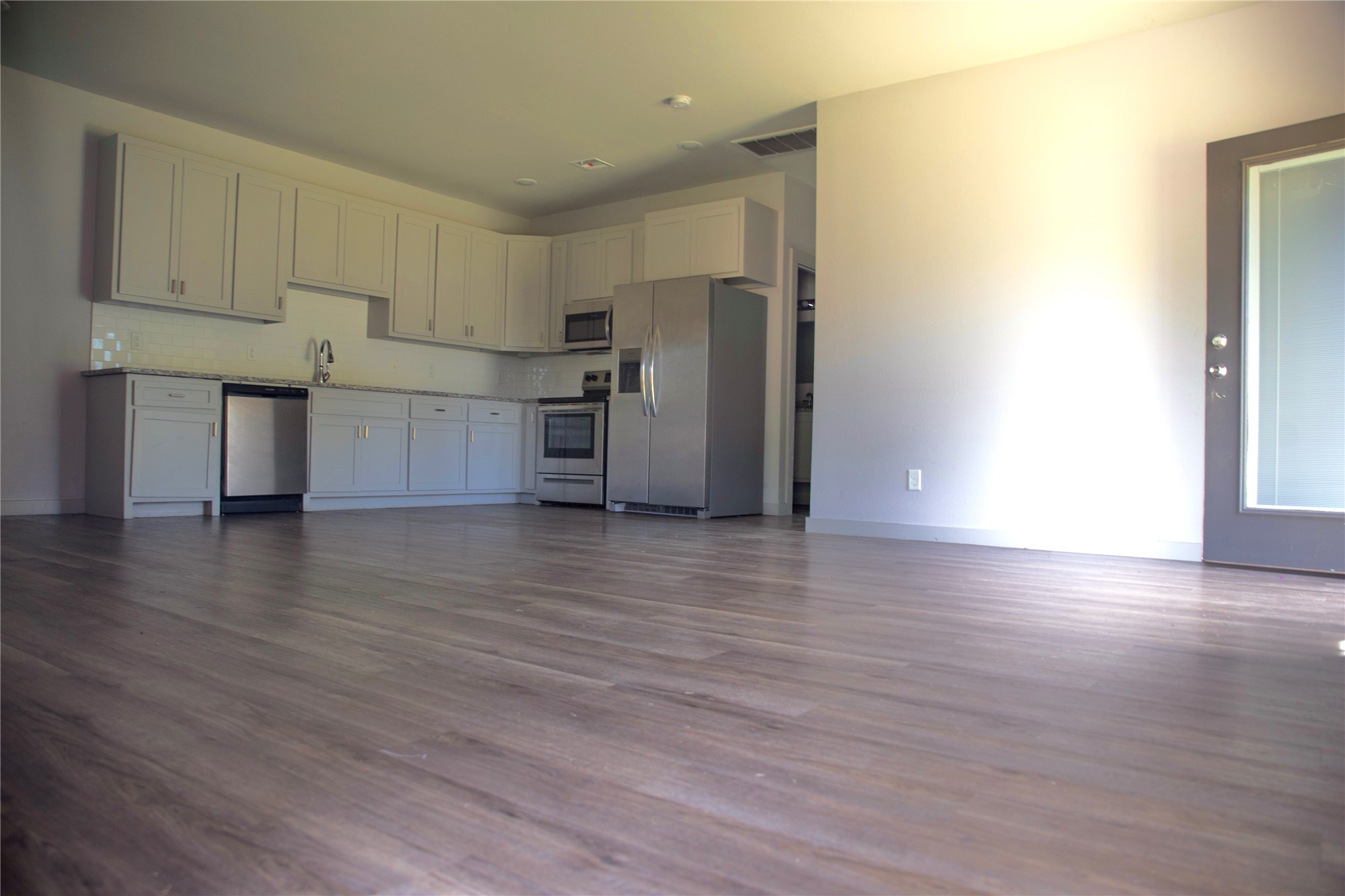 1815 N Saint Louis Avenue Property Photo 3