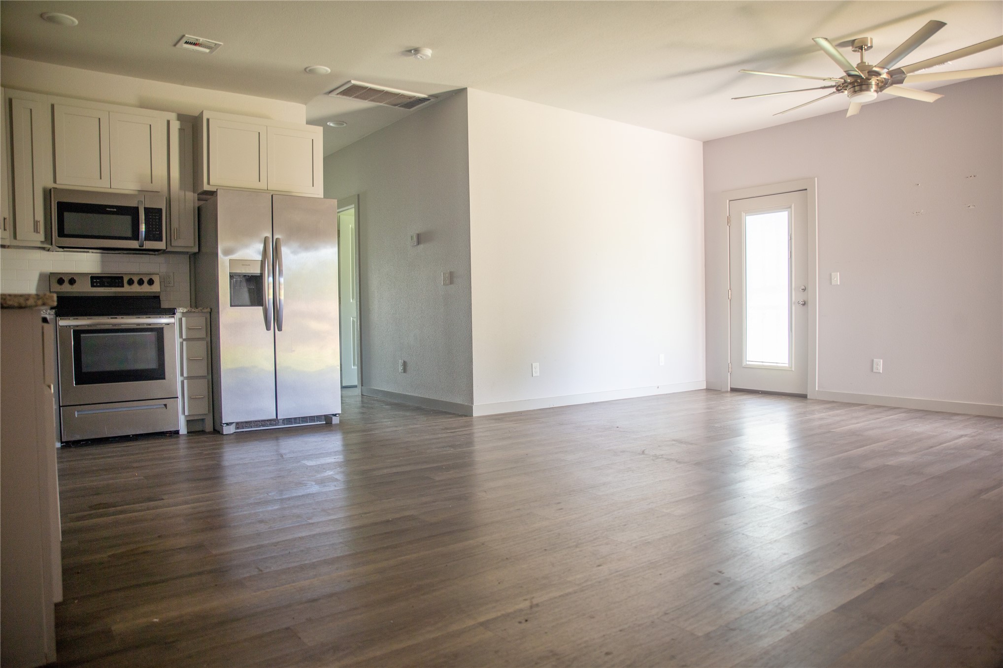 1815 N Saint Louis Avenue Property Photo 4