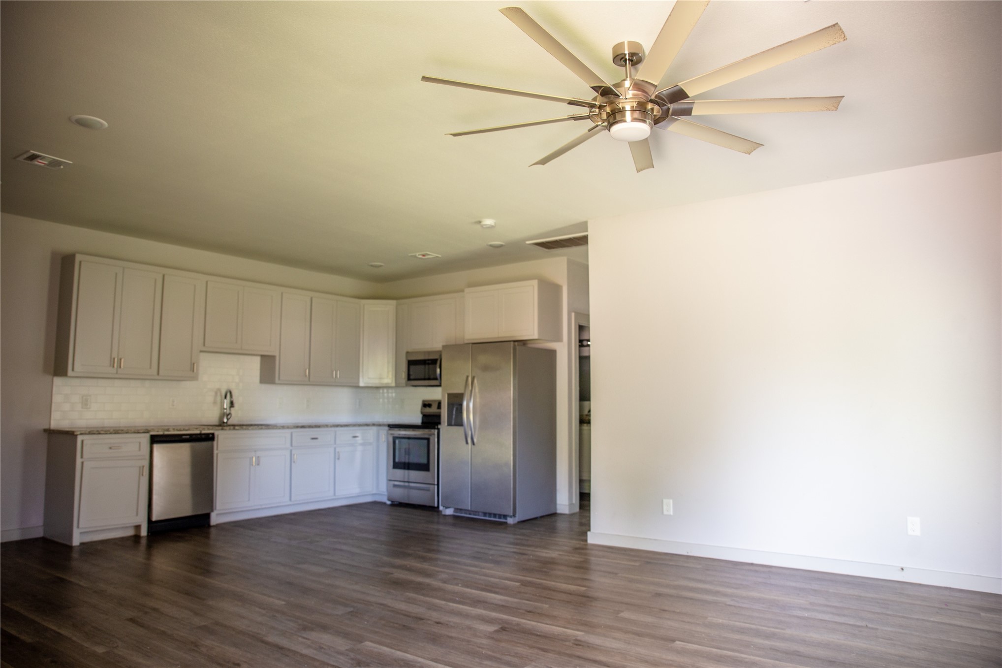 1815 N Saint Louis Avenue Property Photo 5