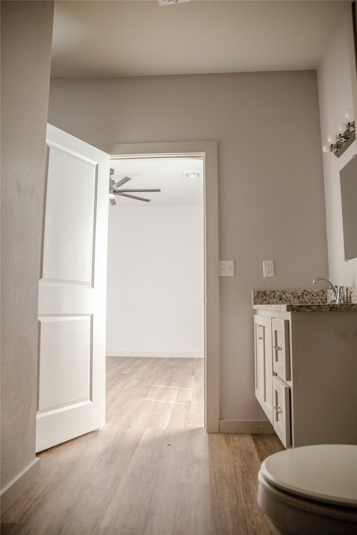 1815 N Saint Louis Avenue Property Photo 18