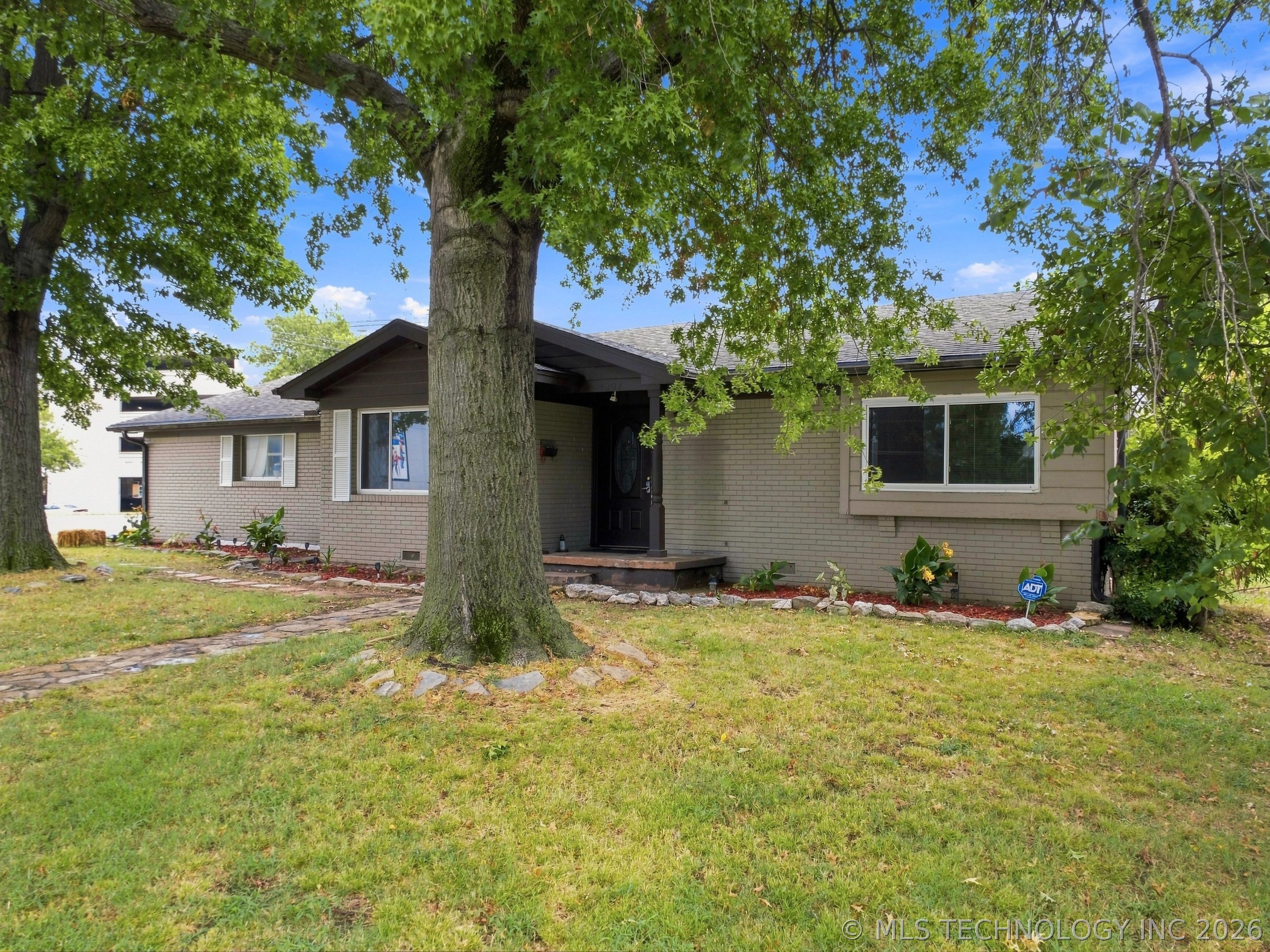 4307 S Braden Avenue Property Photo 2