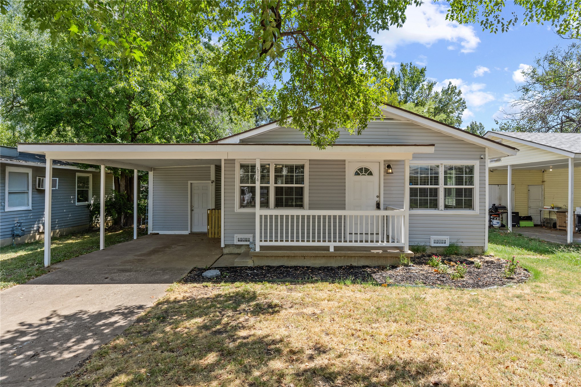 604 Se Greystone Avenue Property Photo 1