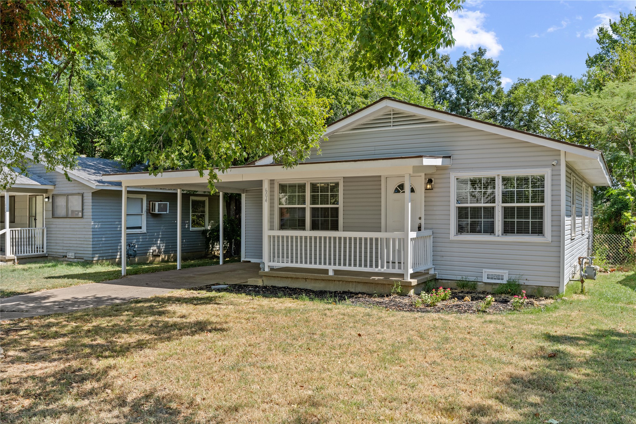604 Se Greystone Avenue Property Photo 3