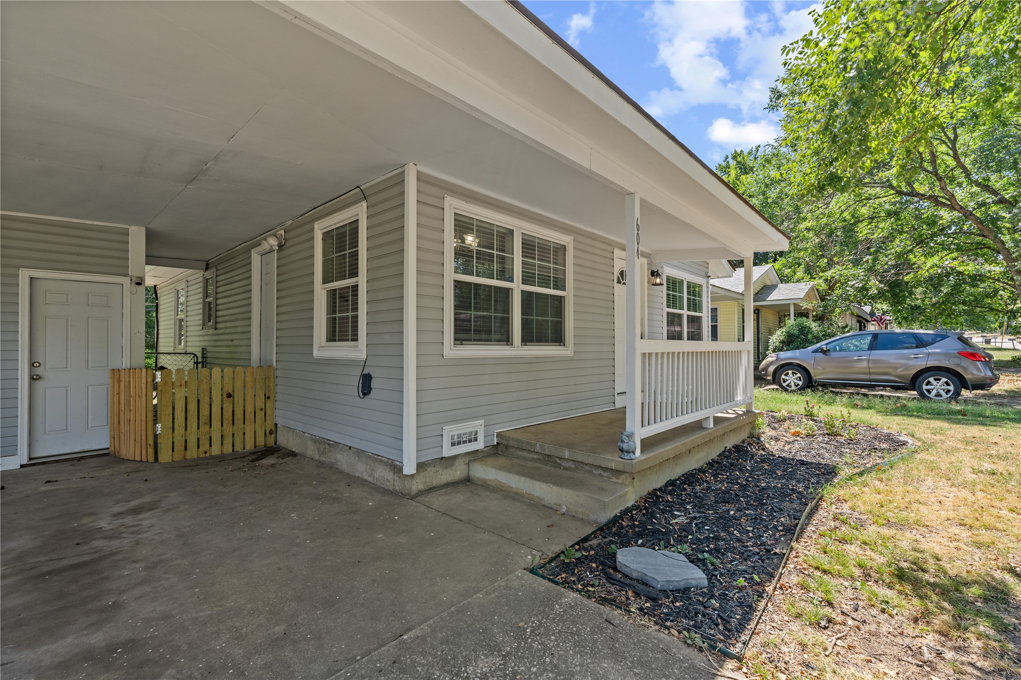 604 Se Greystone Avenue Property Photo 4