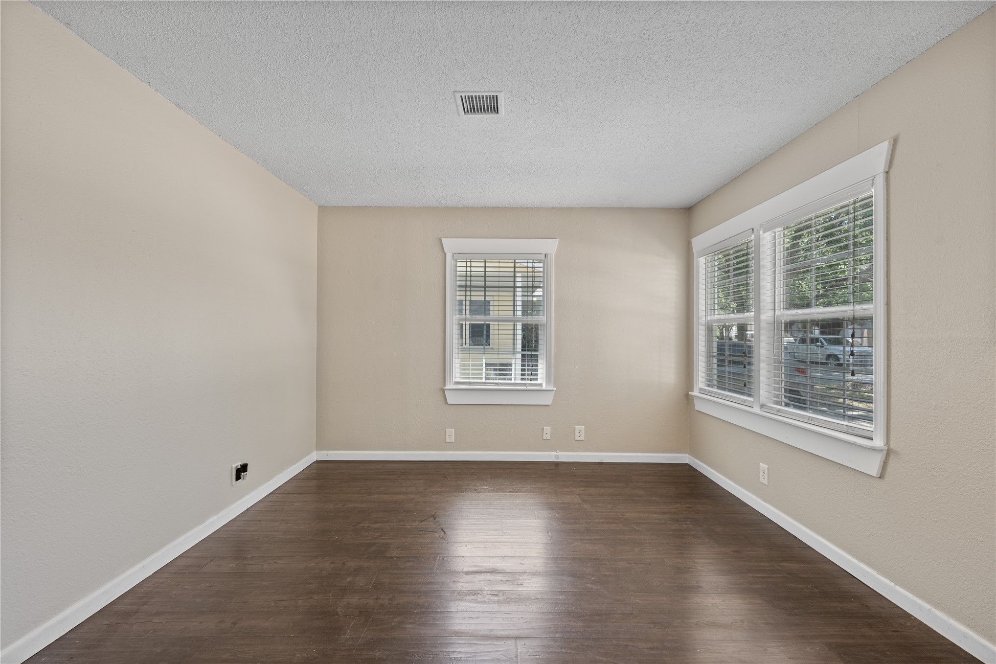 604 Se Greystone Avenue Property Photo 7