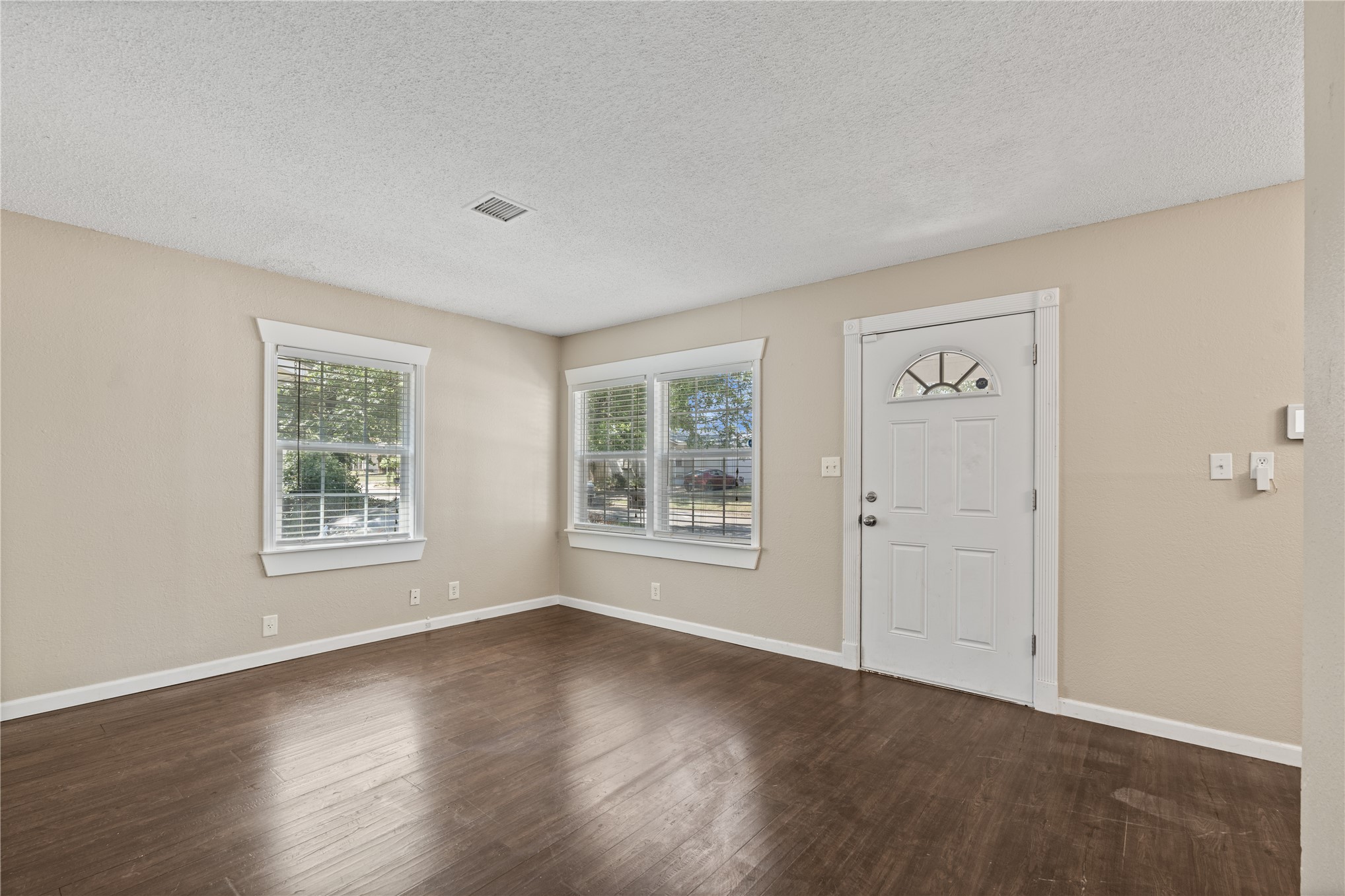 604 Se Greystone Avenue Property Photo 8