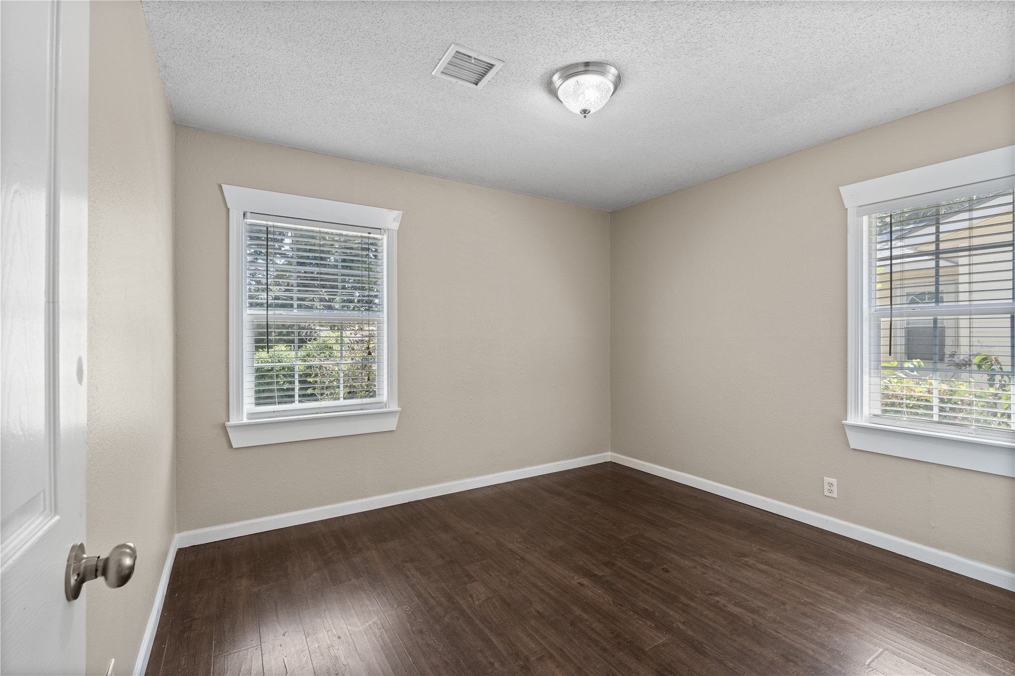 604 Se Greystone Avenue Property Photo 17