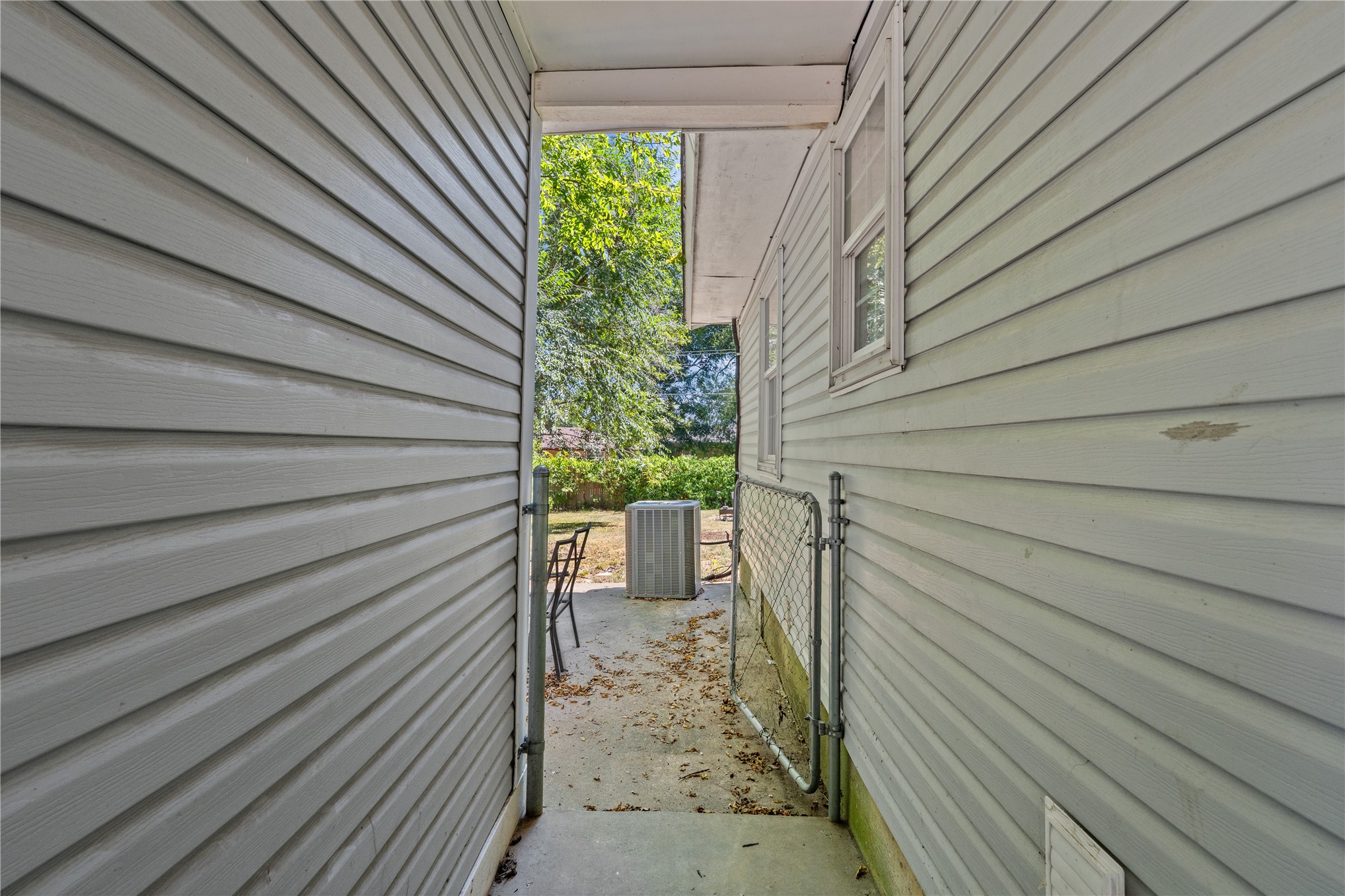 604 Se Greystone Avenue Property Photo 21