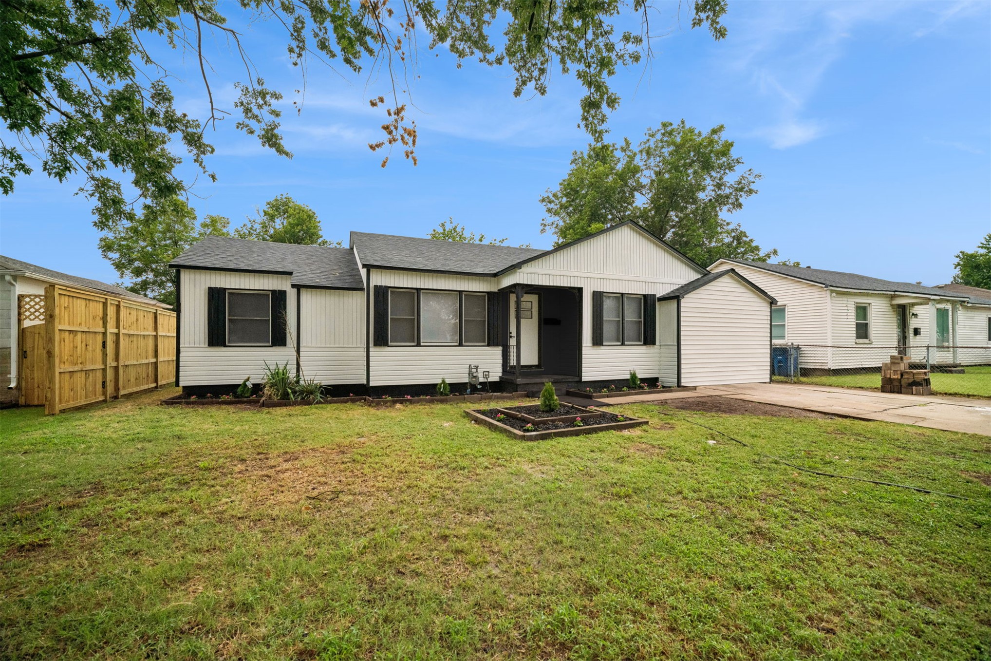 2542 E Newton Place North Property Photo 1