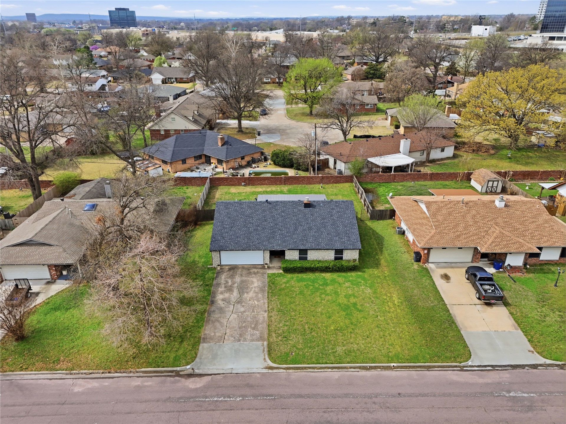 4330 S Lakewood Avenue Property Photo 4