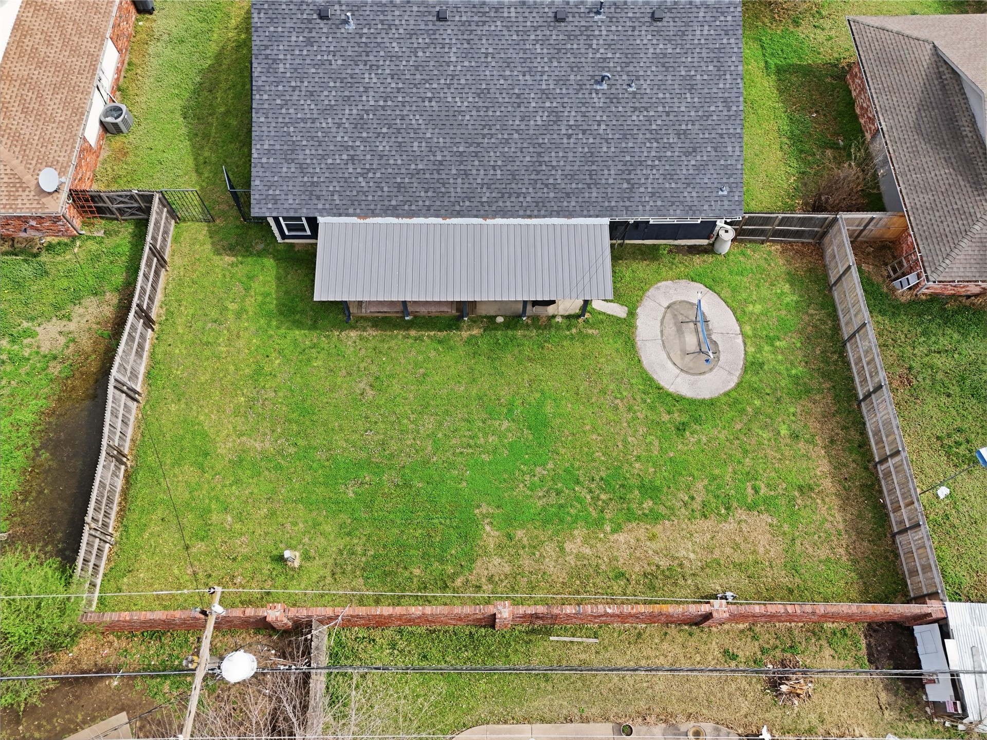 4330 S Lakewood Avenue Property Photo 6
