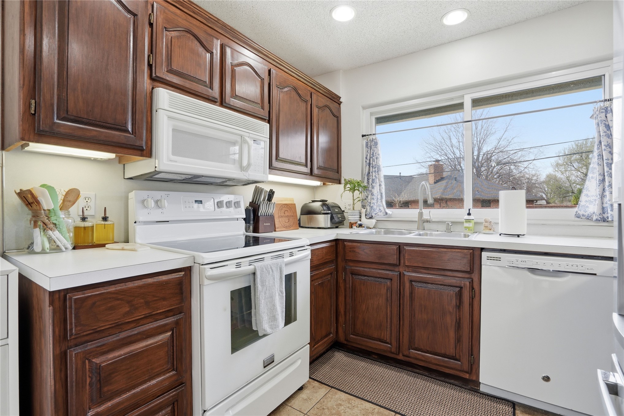 4330 S Lakewood Avenue Property Photo 18