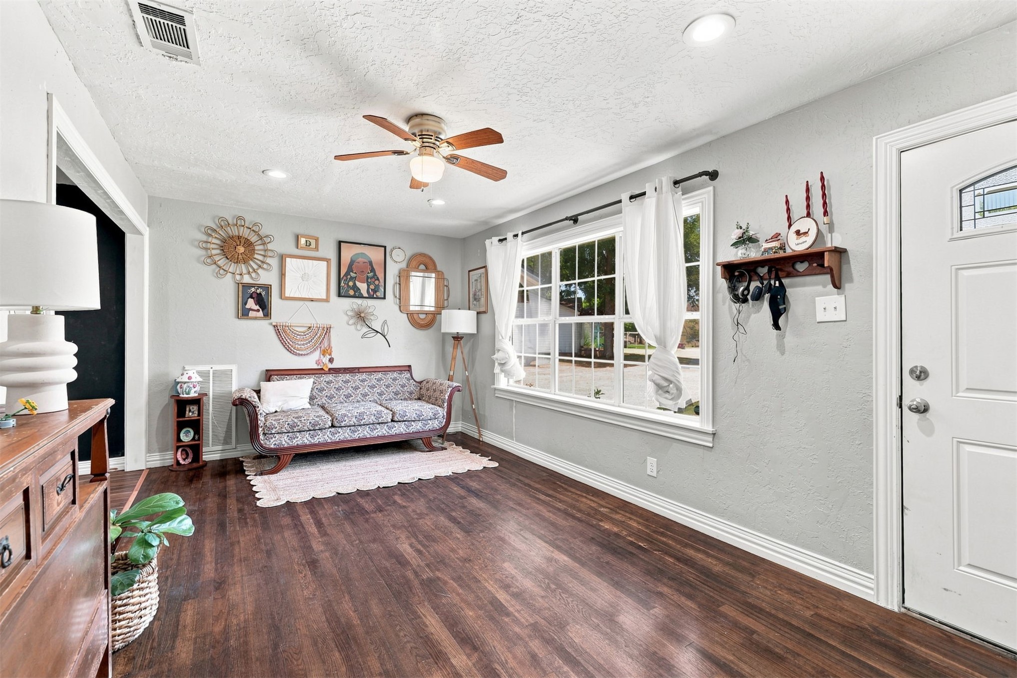 1001 Donna Sue Property Photo 4