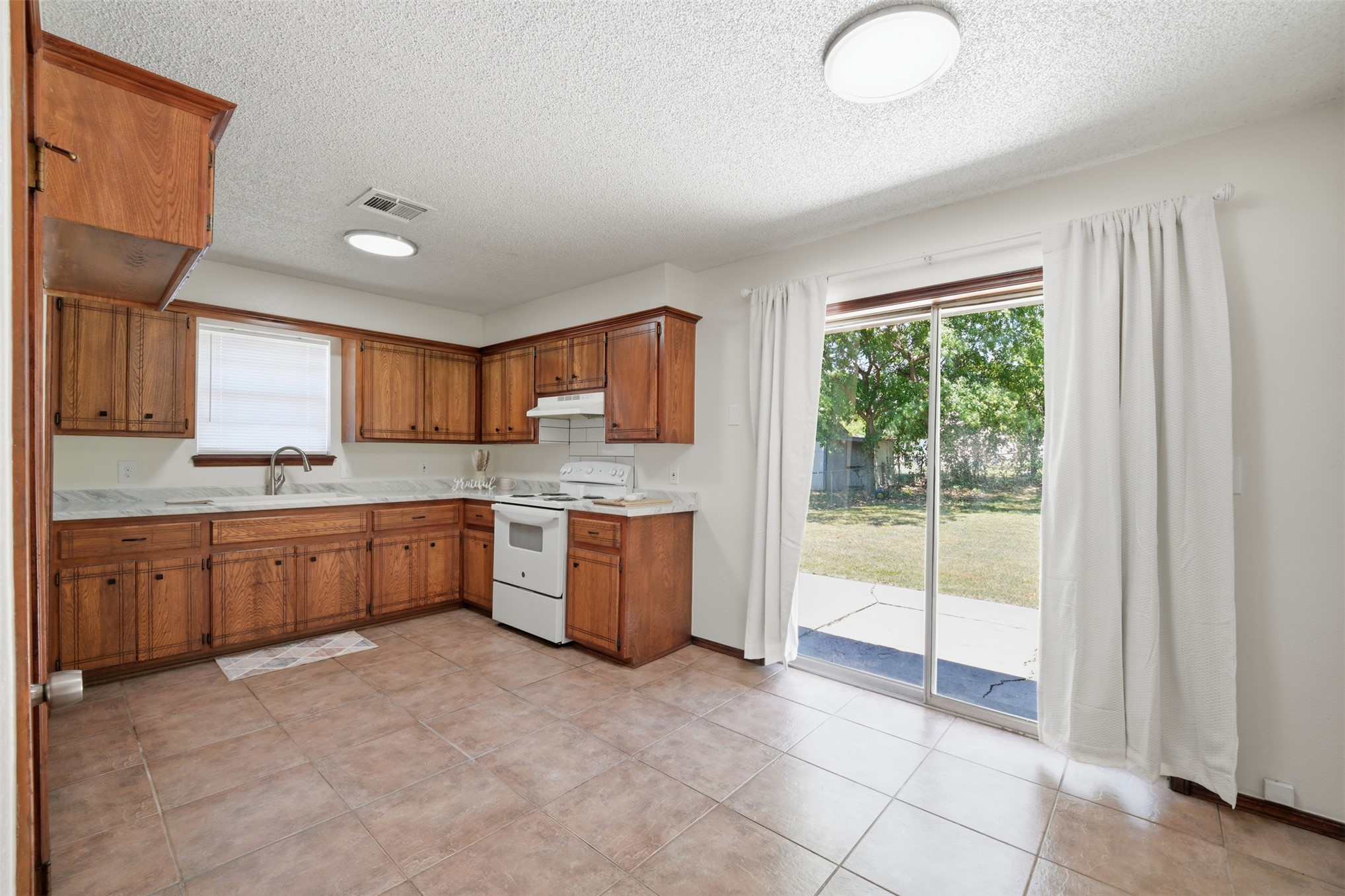 926 Charles Property Photo 6