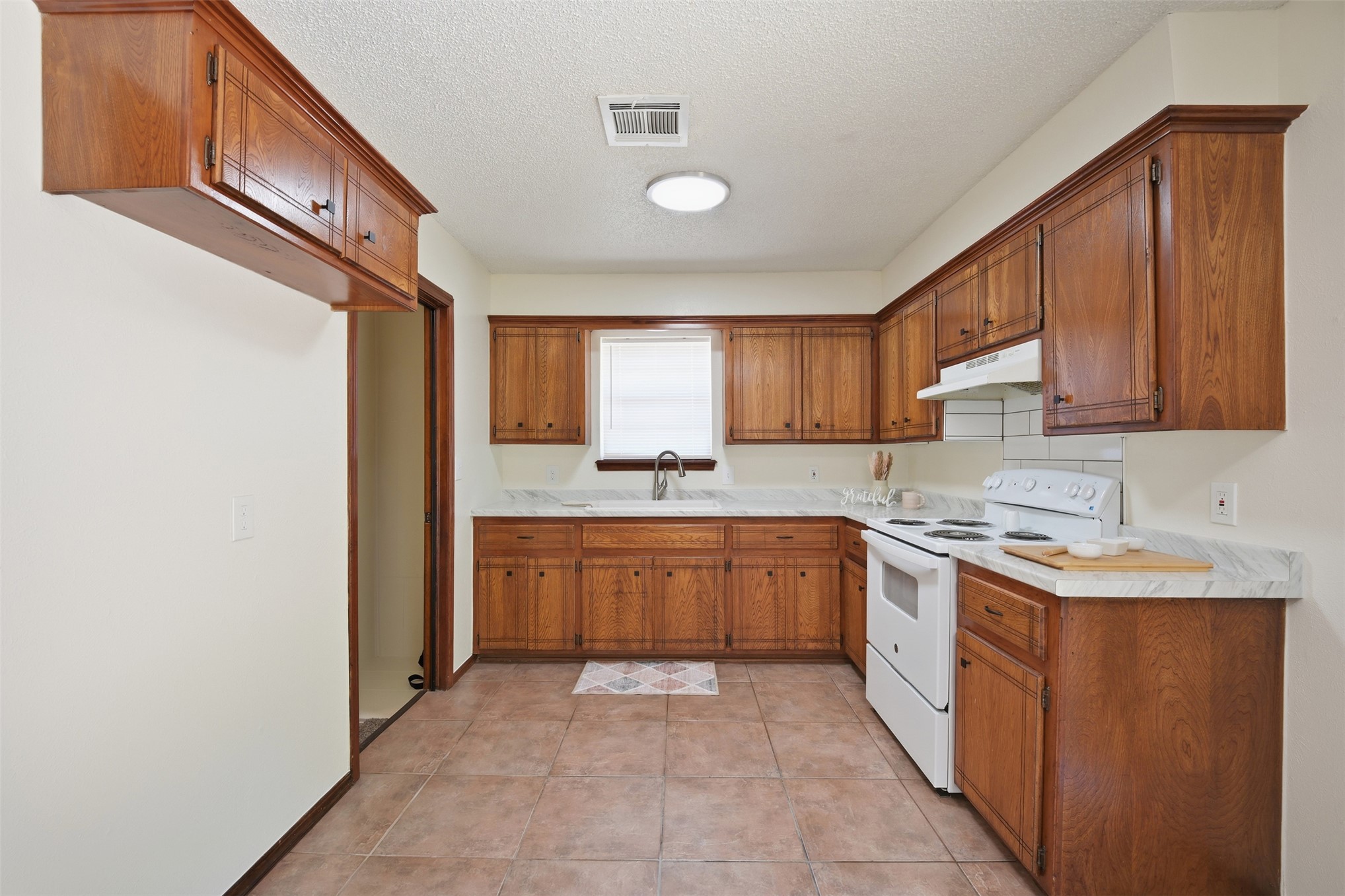 926 Charles Property Photo 7