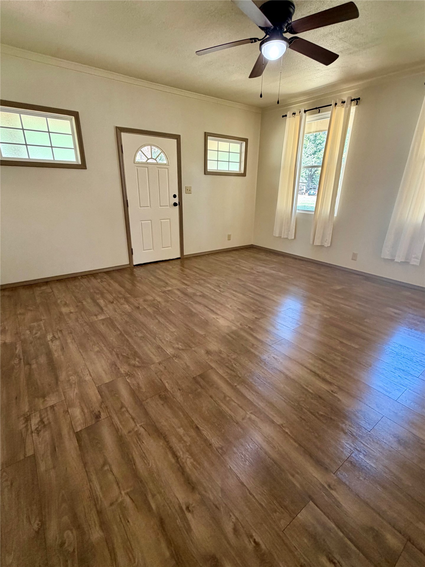 406 E Osage Street Property Photo 2