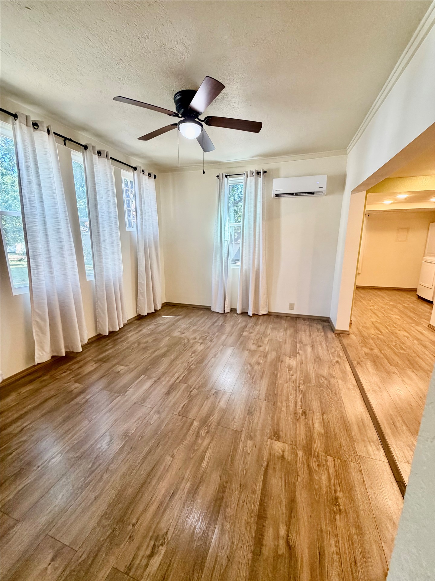 406 E Osage Street Property Photo 6