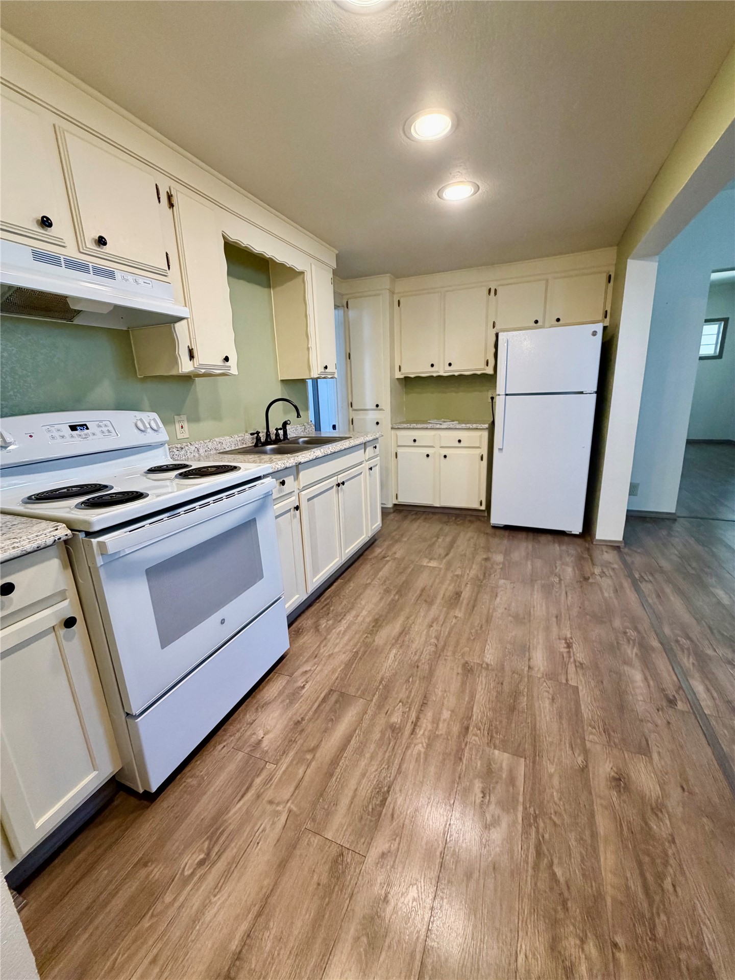 406 E Osage Street Property Photo 8