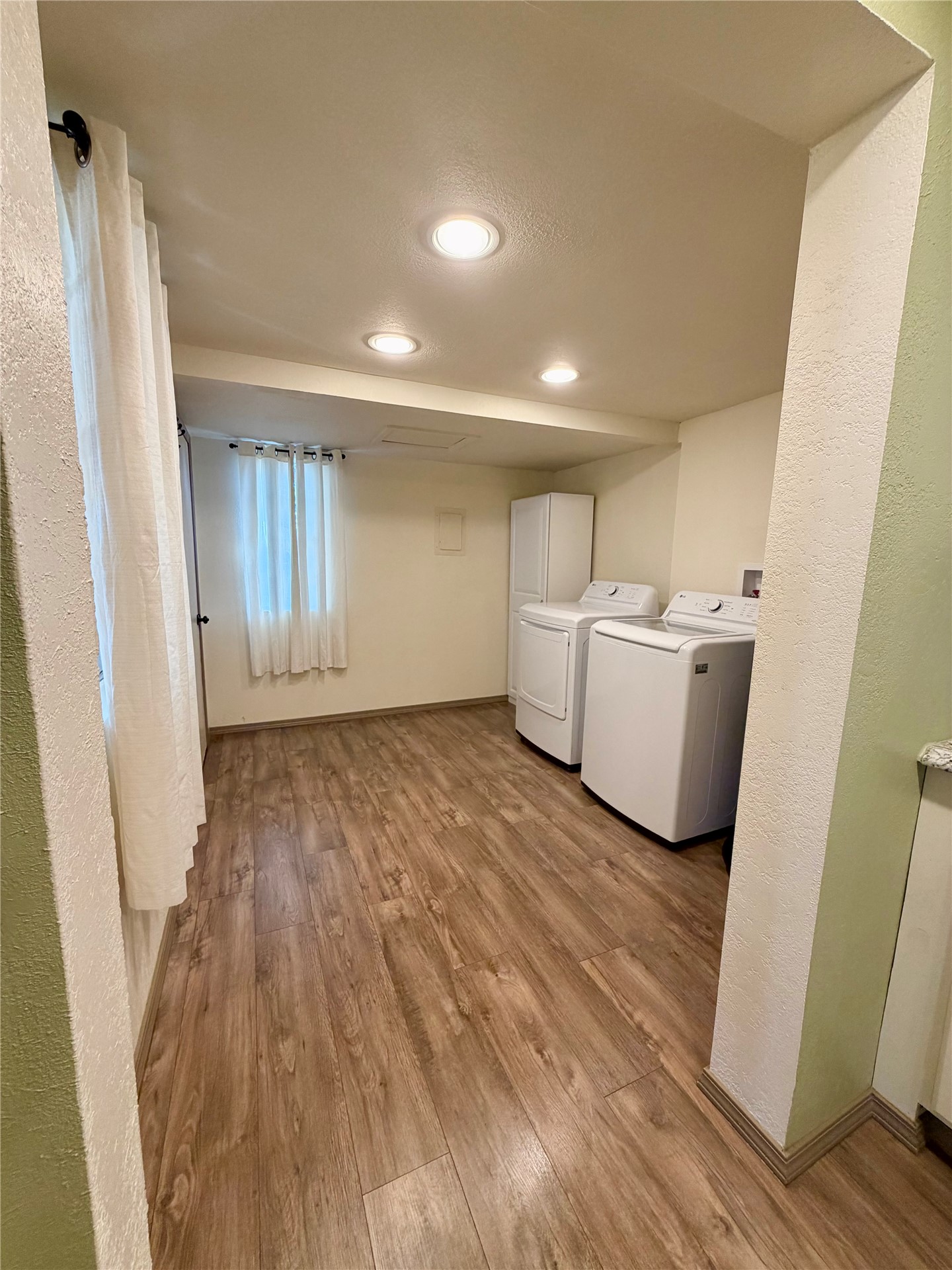 406 E Osage Street Property Photo 10