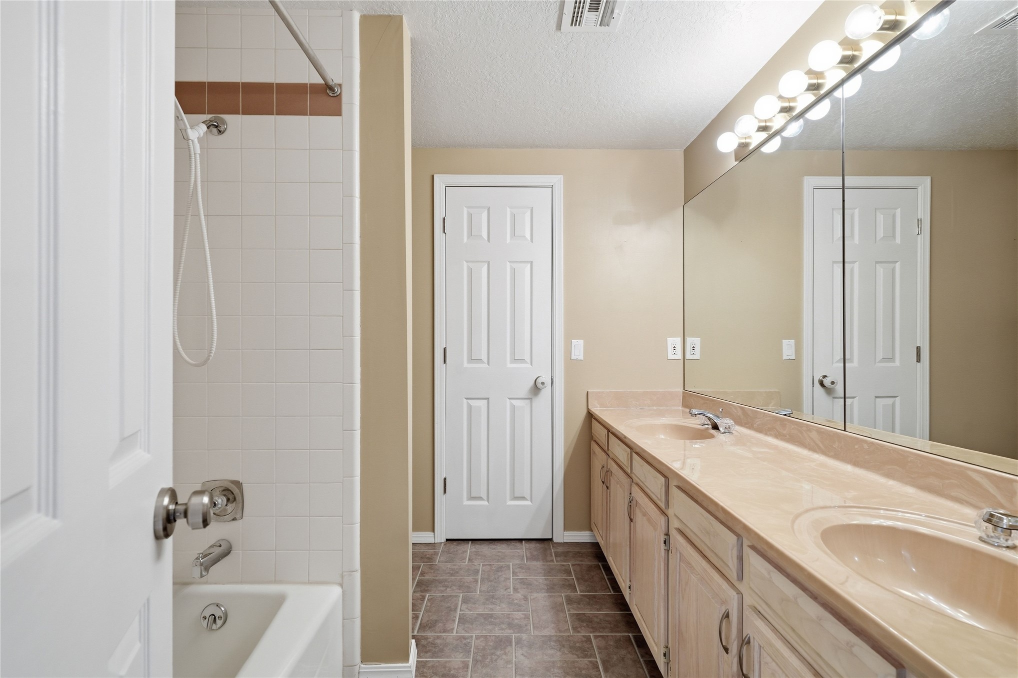 7724 S Hudson Avenue Property Photo 46