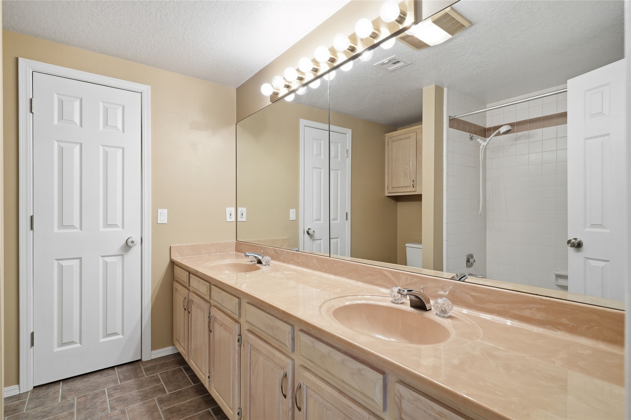 7724 S Hudson Avenue Property Photo 52