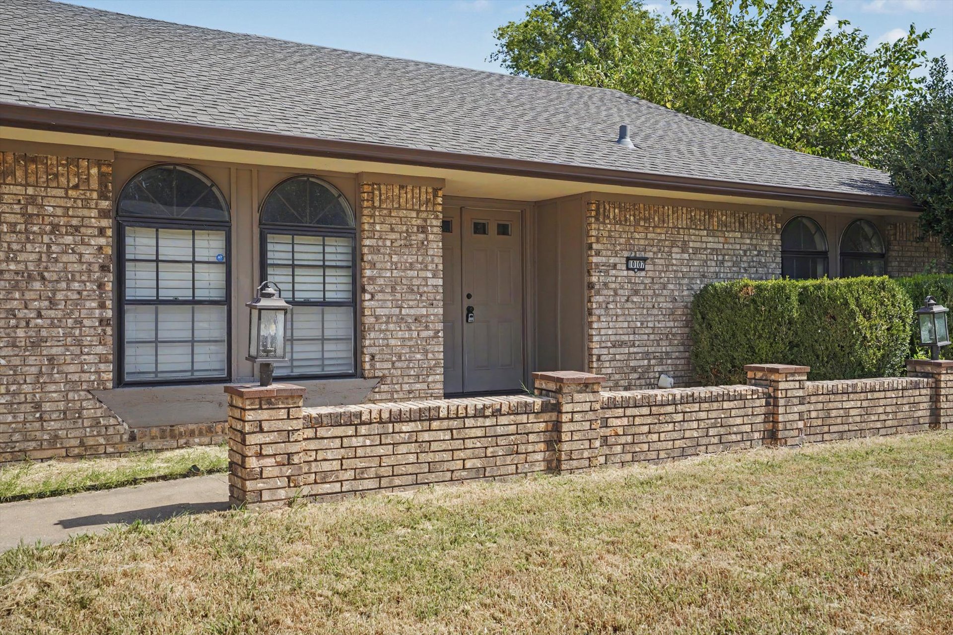 10107 E 29th Street Property Photo 2