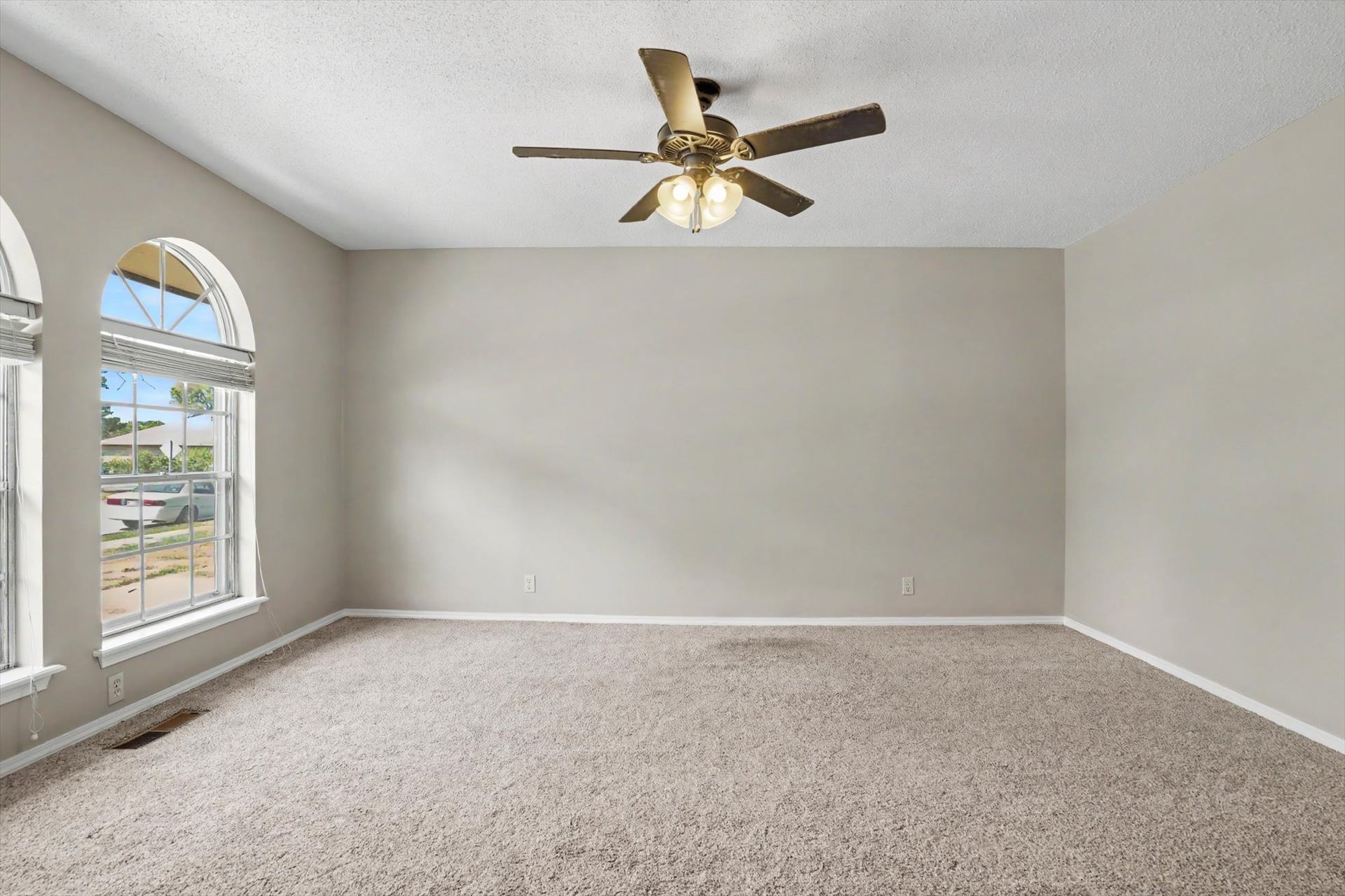 10107 E 29th Street Property Photo 5