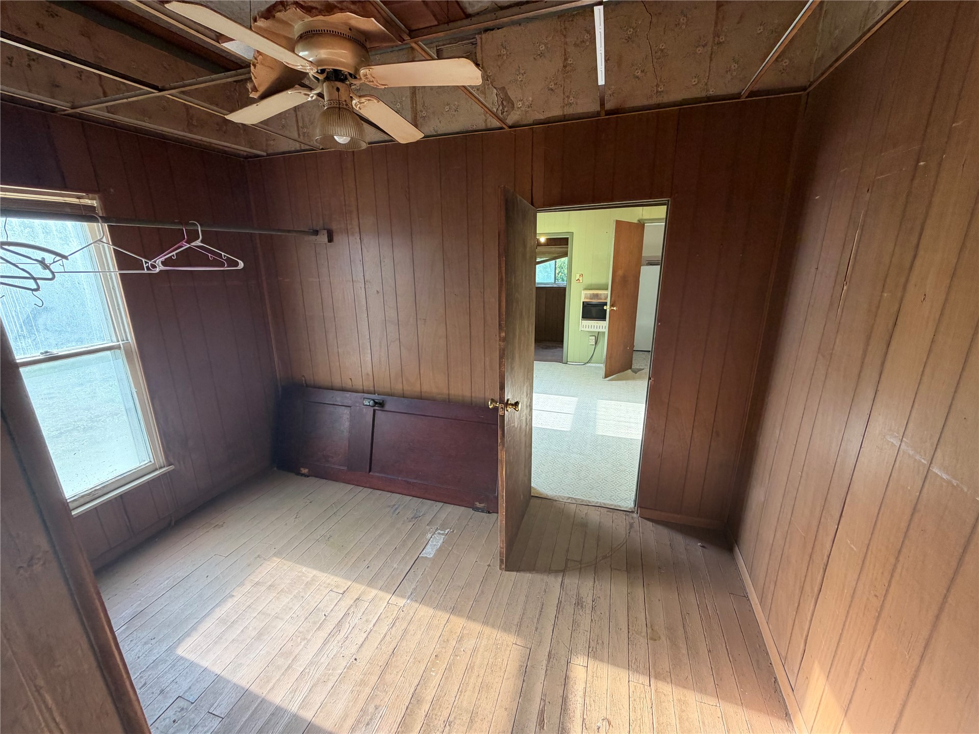 233 E 3rd Street E Property Photo 17