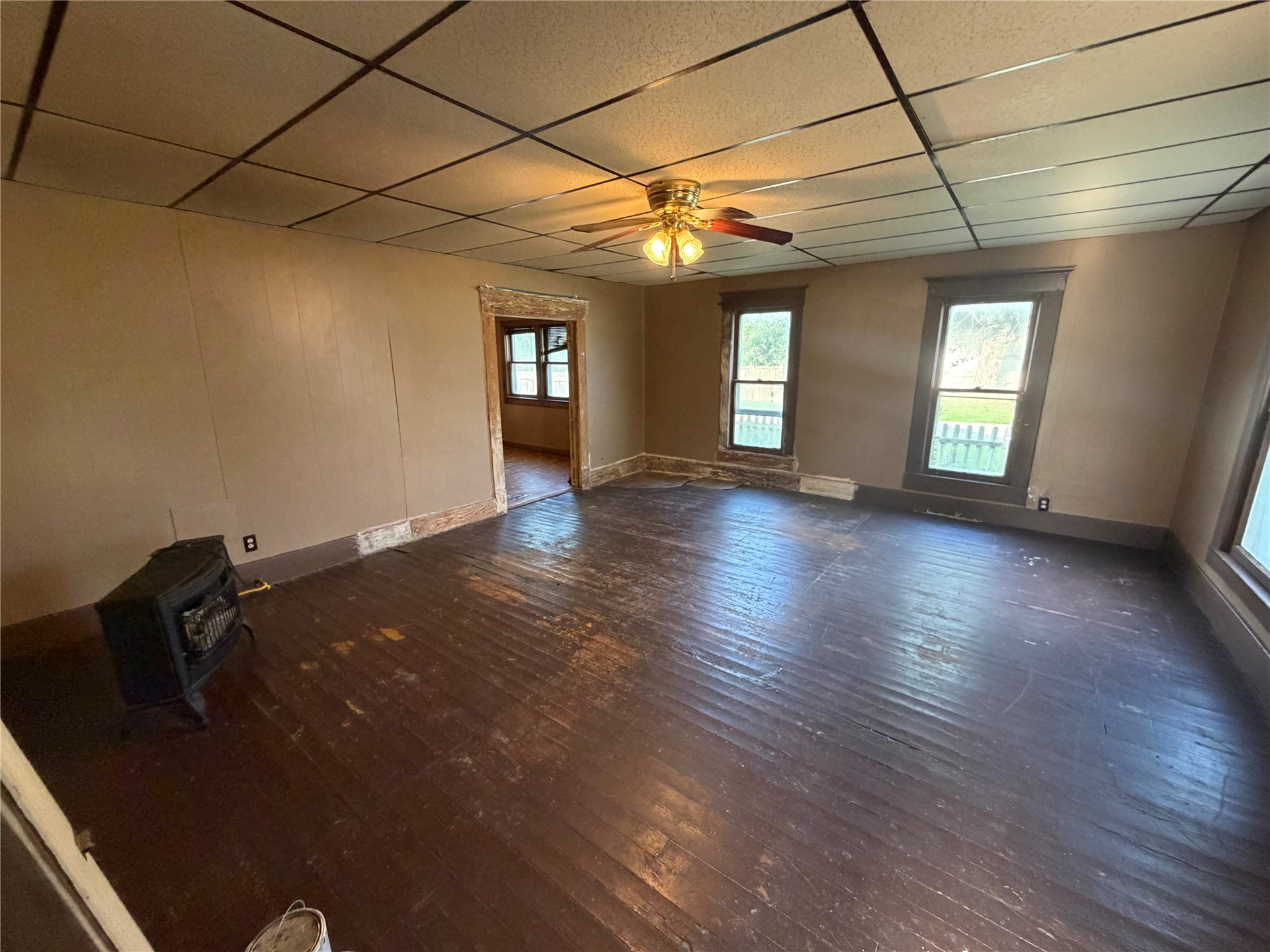233 E 3rd Street E Property Photo 19
