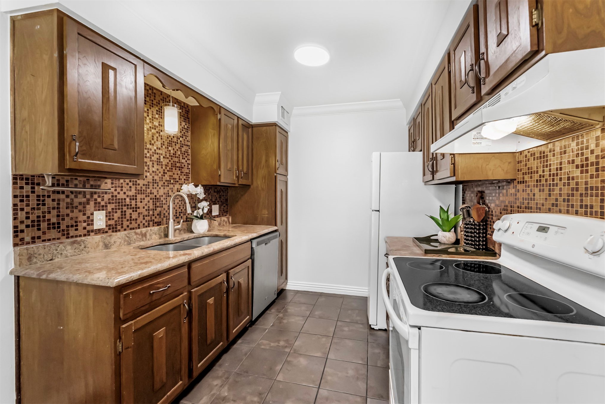 6717 S Richmond Avenue 537 Property Photo 10